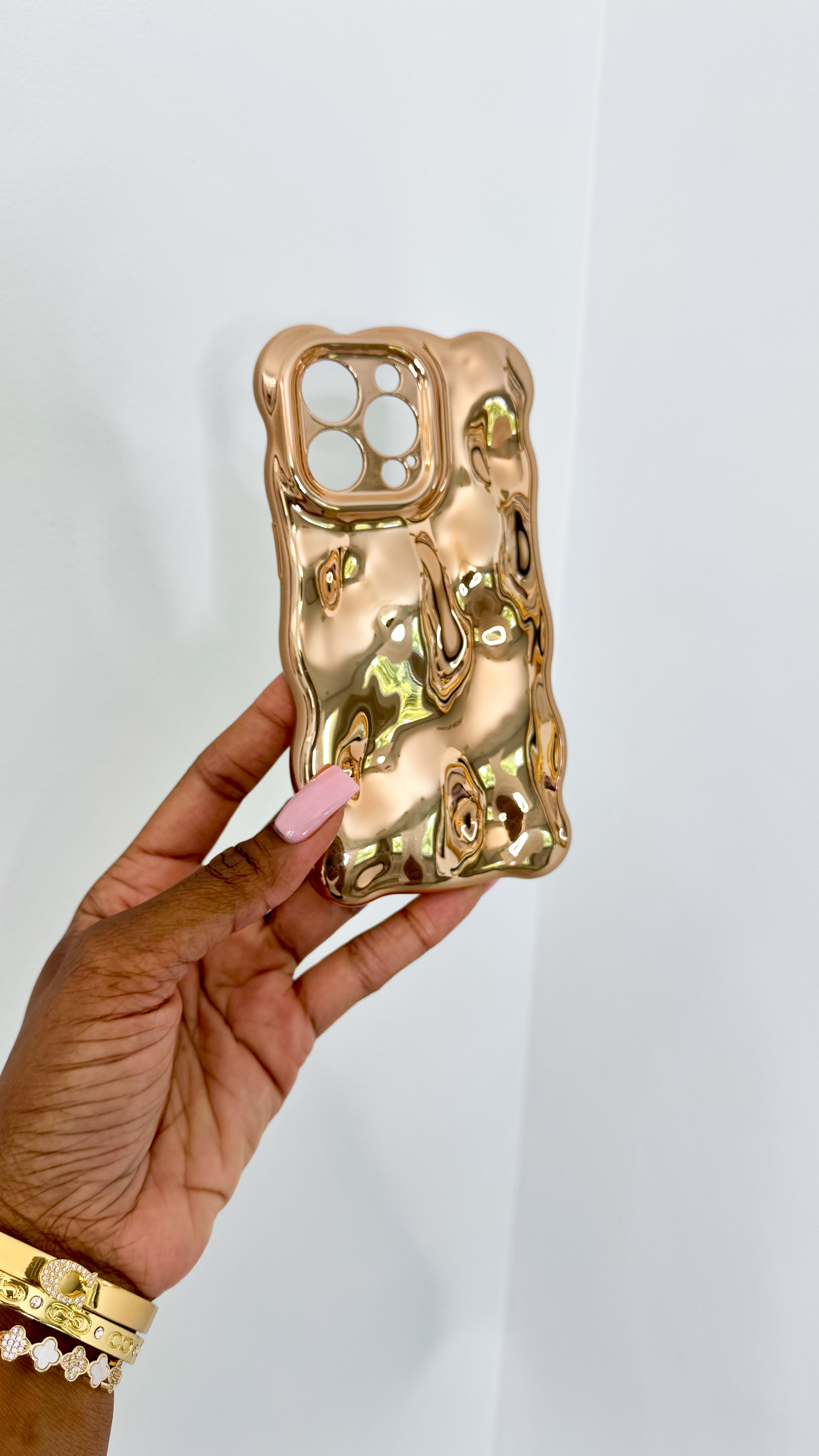 Girlie Gold iPhone case you should have 💛✨

#LTKFindsUnder50 #LTKItBag #LTKGiftGuide
