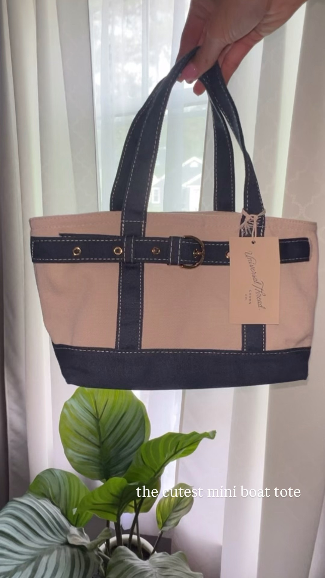 Mini boat tote for the summer! I love this little cutie bag. It’s on sale at target for $12. #summerpurse # target