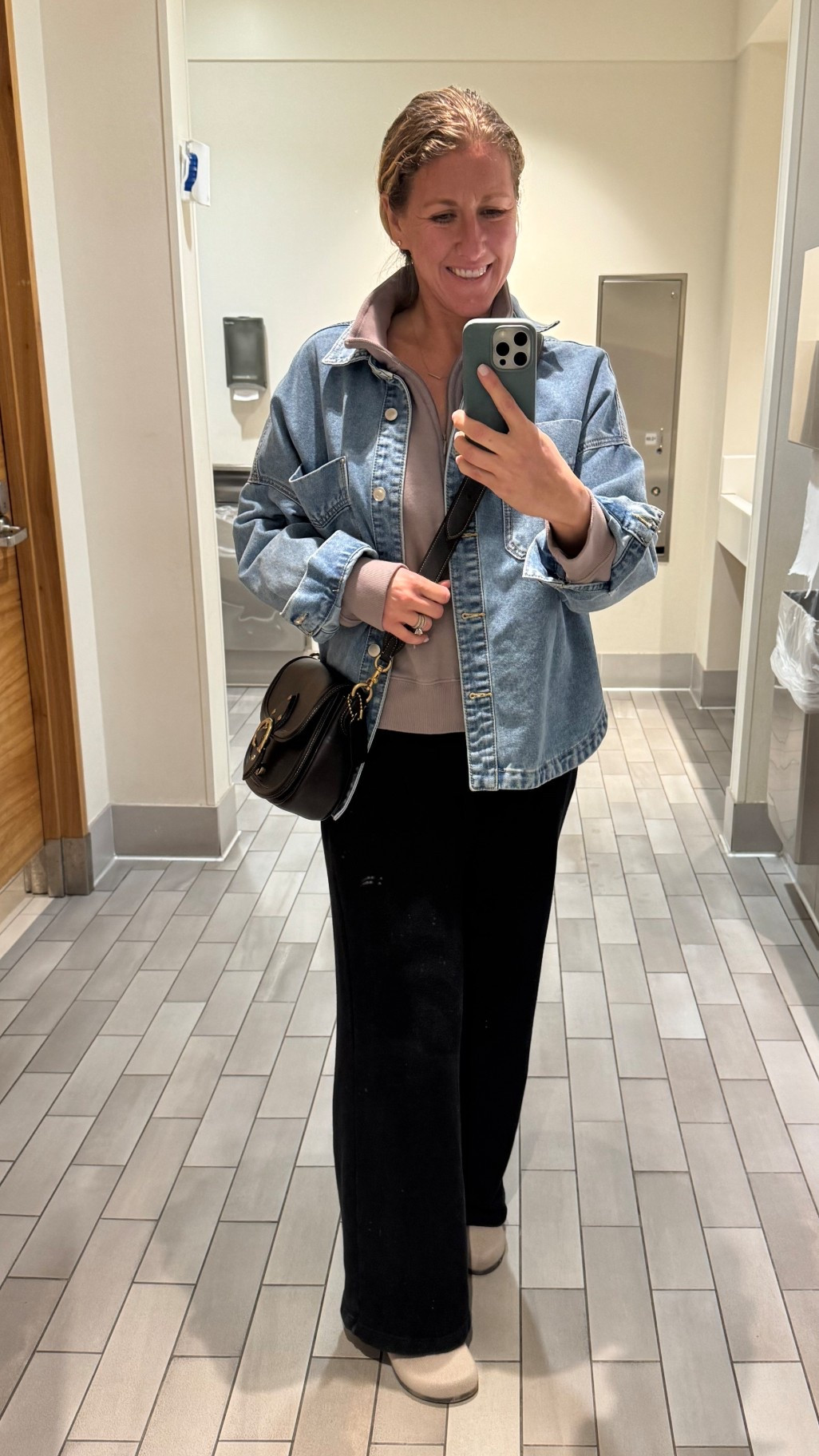 Today’s outfit

#comfy #outfit #organizeddwelling 

#LTKmomlife #LTKdayinmylife #LTKOver40