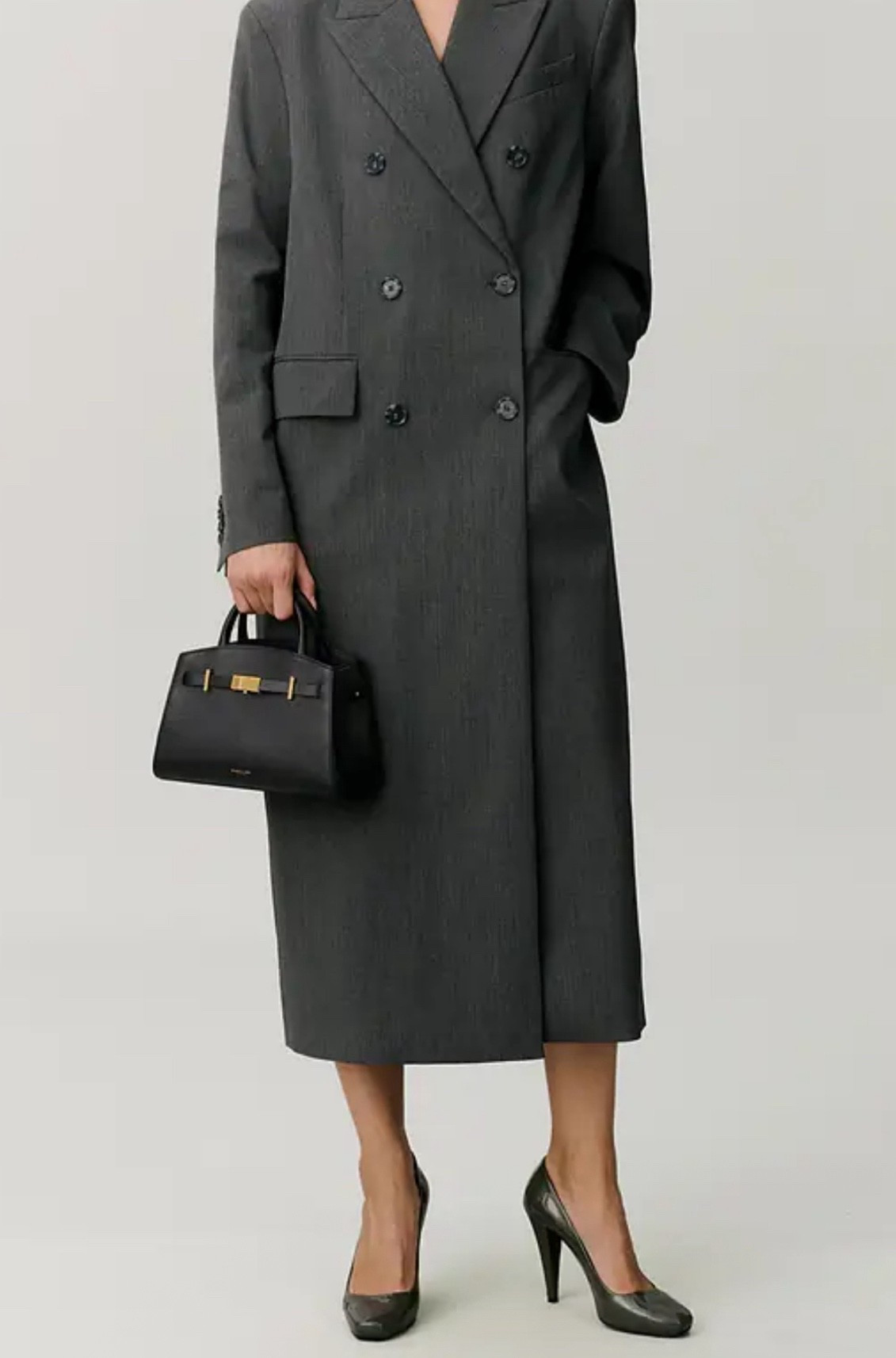 Great investment for a mid luxury bag that looks and feels SO HIGH END! Use Code BF20 for 20% off 