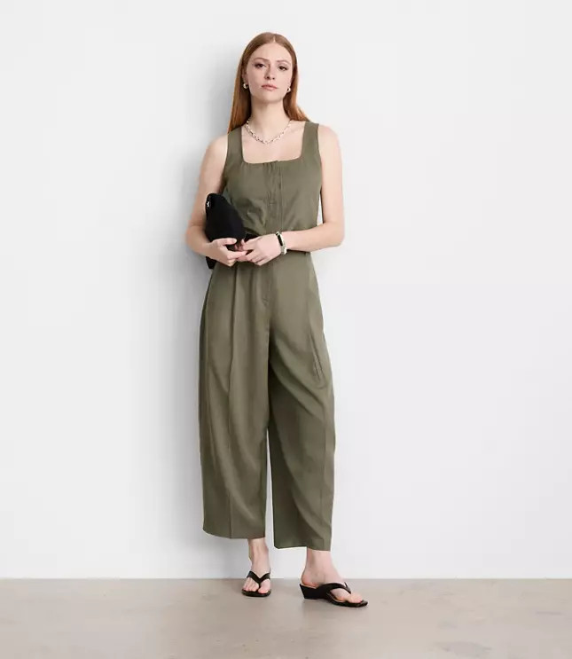 Petite LOFT Versa Pure Spun Pleated Barrel Pants | LOFT