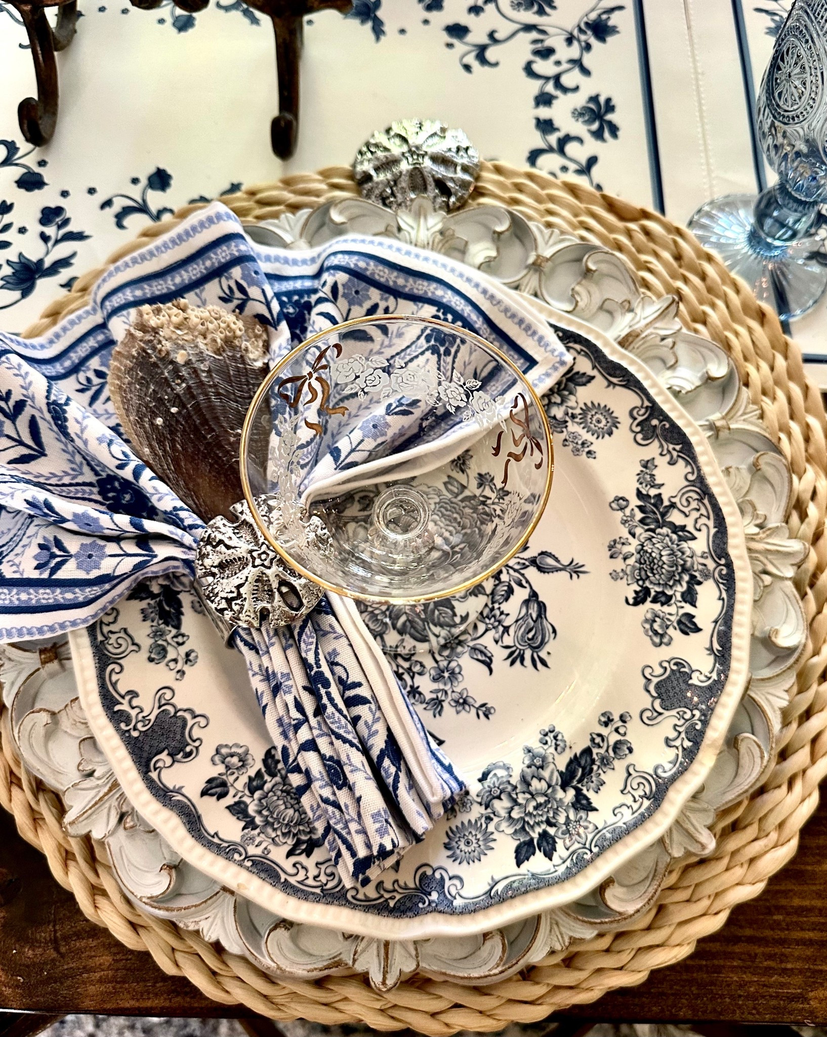 By the seashore tablescape! Get this look for a refreshing summer tablescape to entertain your guests with! 