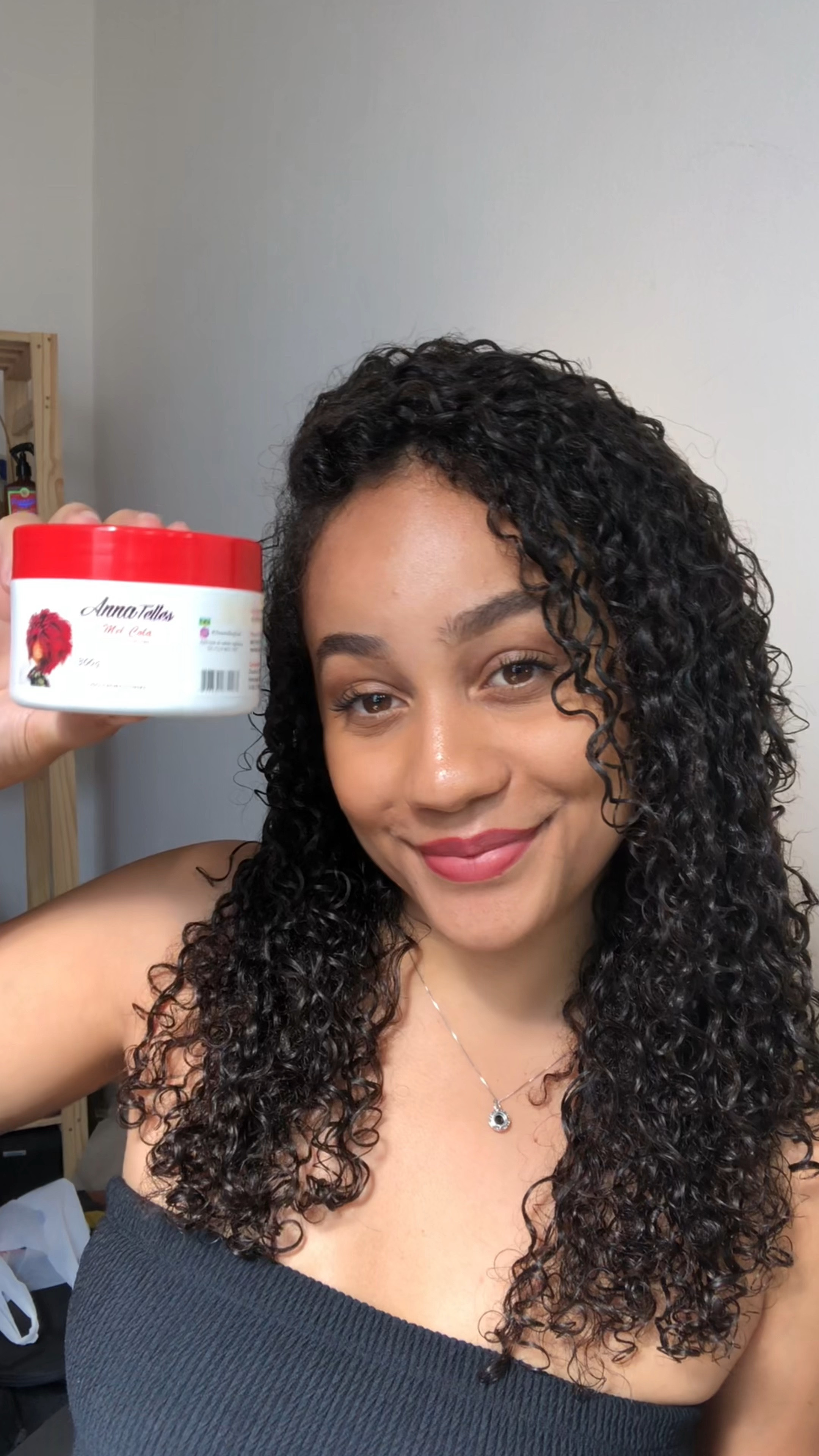 Testei o famos MEL COLA no meu cabelo relaxado! Será que gostei? 

#LTKVideo #LTKbrasil