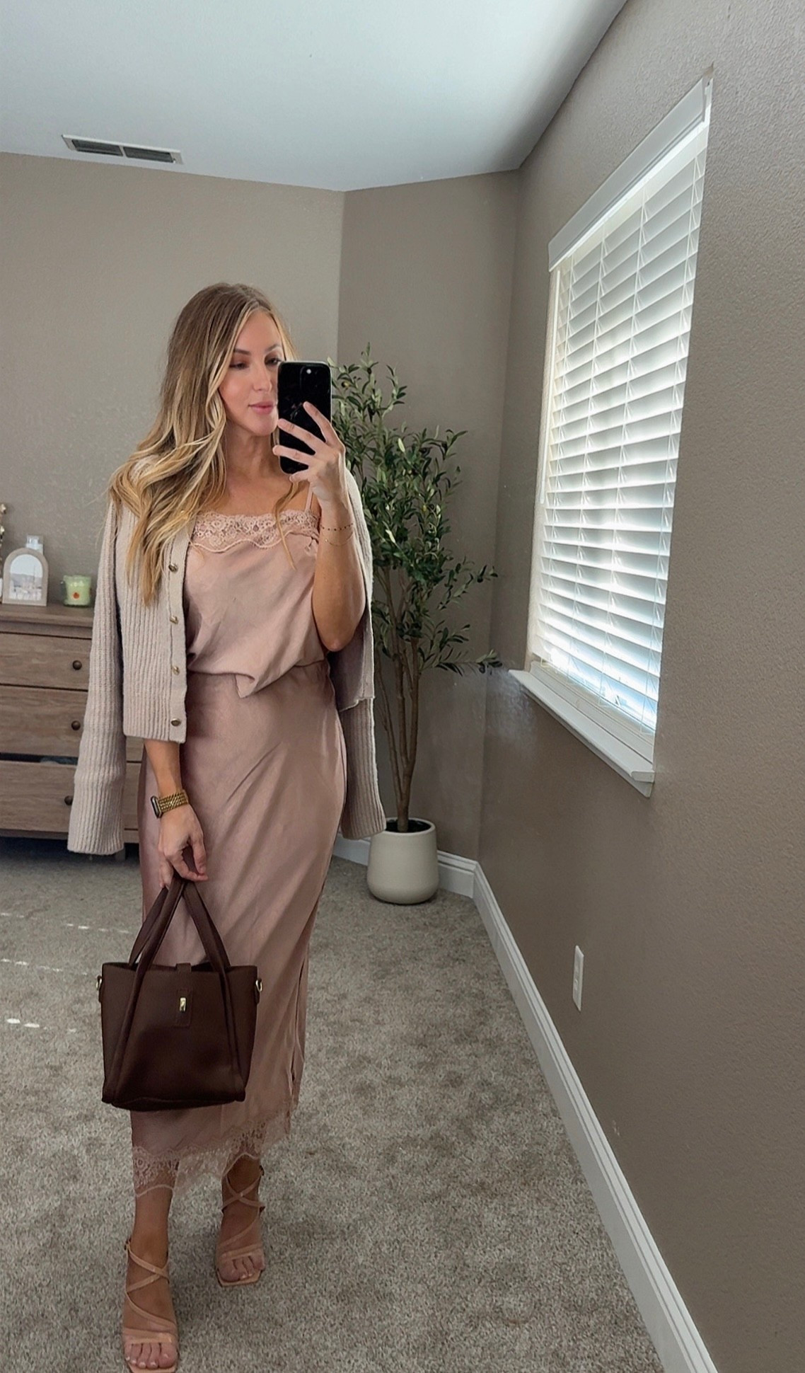 Neutral fit 

XS in all of it 

#LTKFindsUnder50 #LTKWorkwear #LTKItBag