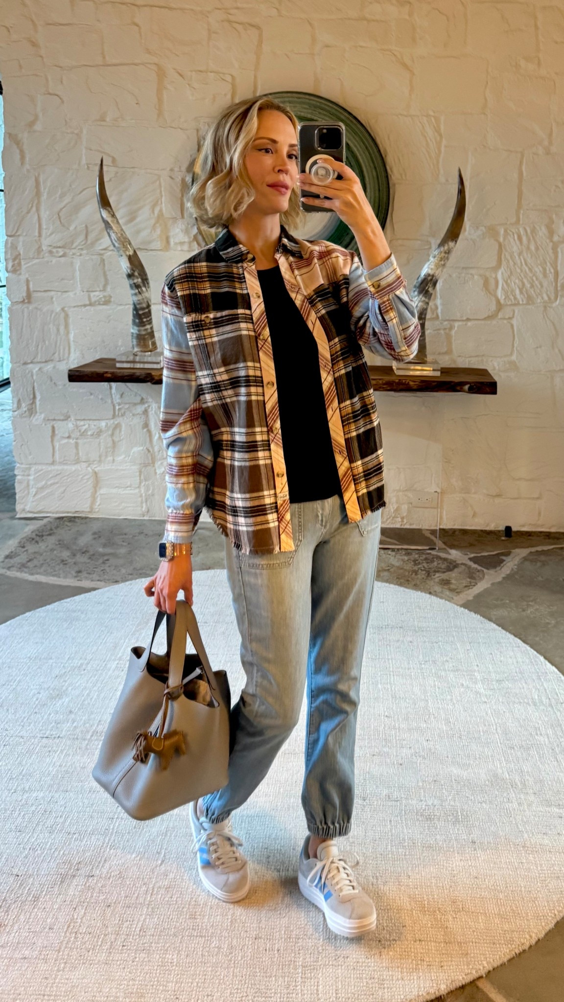 Comfy 🤝 Chic

#LTKmomlife #LTKSaleAlert