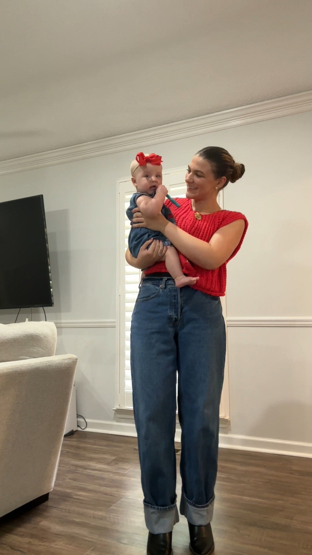 Transitional fall outfit that’s still hot weather friendly 

Amazon knit vest, denim, boots 

#LTKBaby #LTKSeasonal