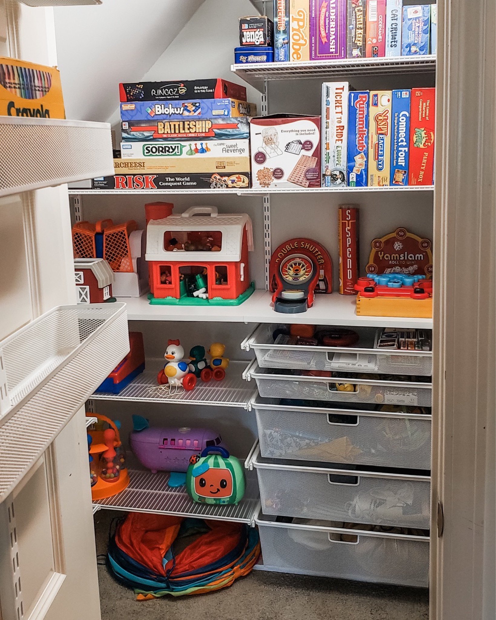 We love love LOVE Elfa systems (@elfa_creatingspace) for all things closets - especially for game/puzzle/toy storage! Everything is easily accessible and organized and a breeze to keep that way. Nothing better to maximize space in an otherwise not very functional closet!

