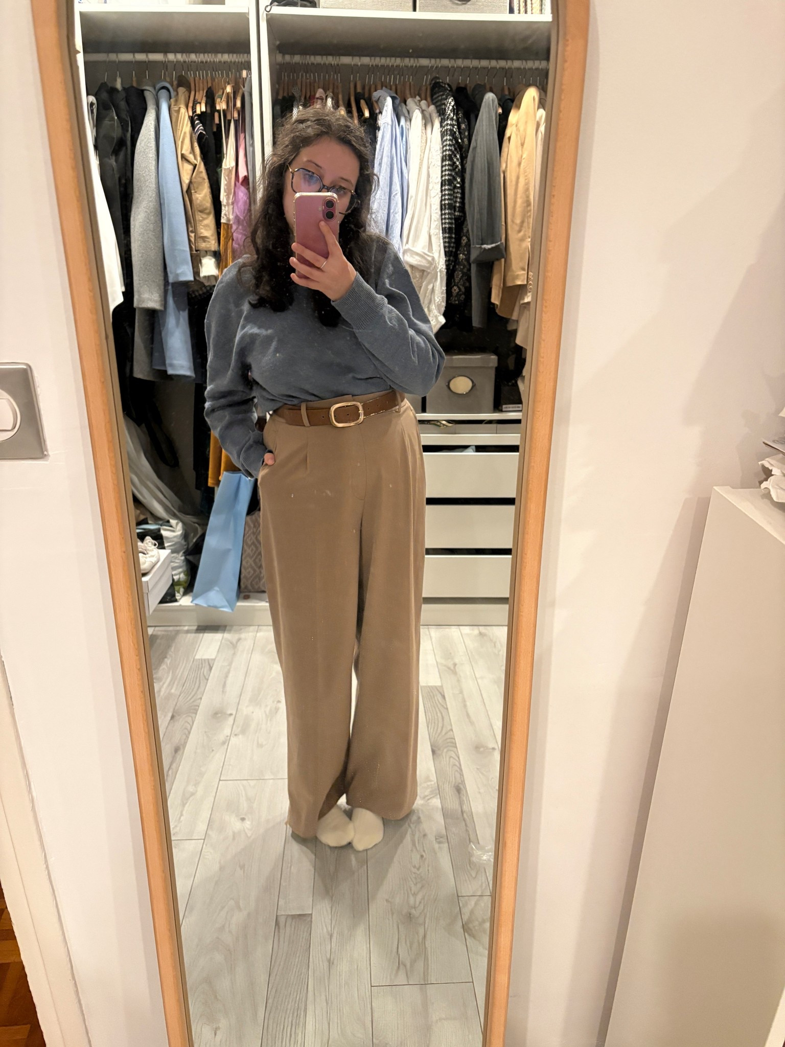 Look du jour 6/11
Bleu ciel + camel 
Un pantalon wideleg 

#LTKfrance #LTKautumn #LTKworkwear