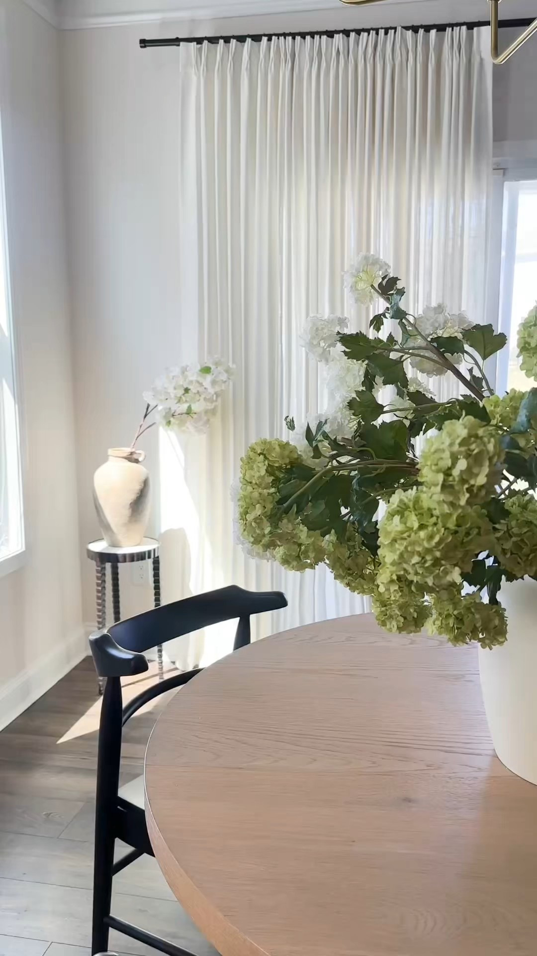 Breakfast nook views 




Breakfast nook inspo, neutral home, dining room, dining table 

#LTKHome