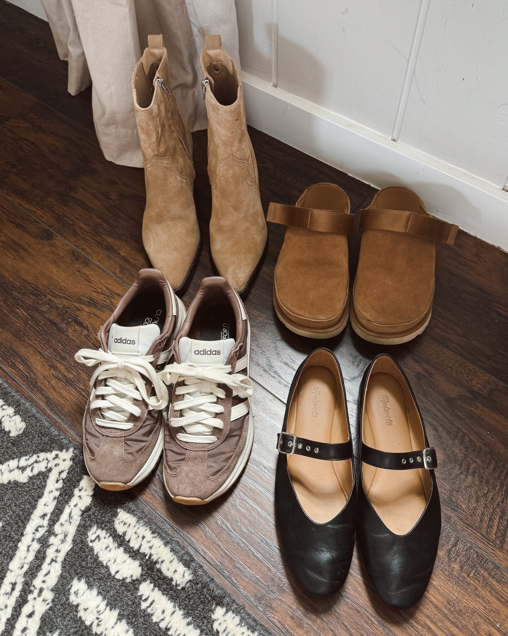 My curated fall shoe collection for everyday fall style.
Madewell. Ugg. Adidas. Dolce Vita.


#LTKShoeCrush