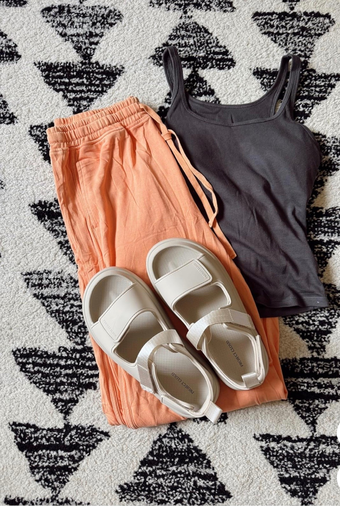 The perfect comfy pants! 

#LTKgrwm #LTKootd #LTKmomlife