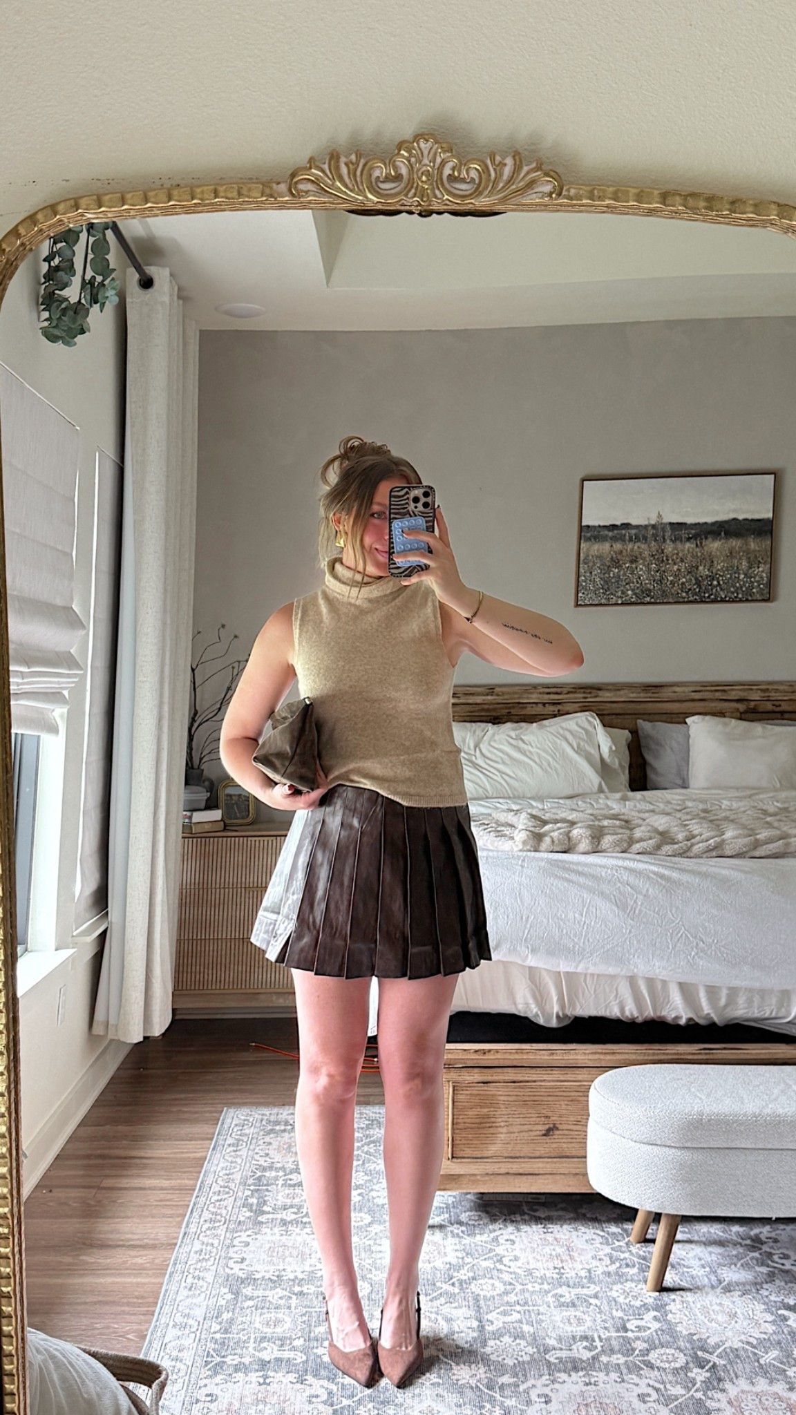 This pleated skirts gives instant curves to your lower half! & love the fact that it has built in shorts under! I’m 510 wearing a medium & small in top! 

CODE:MACYMS35 for 35% off