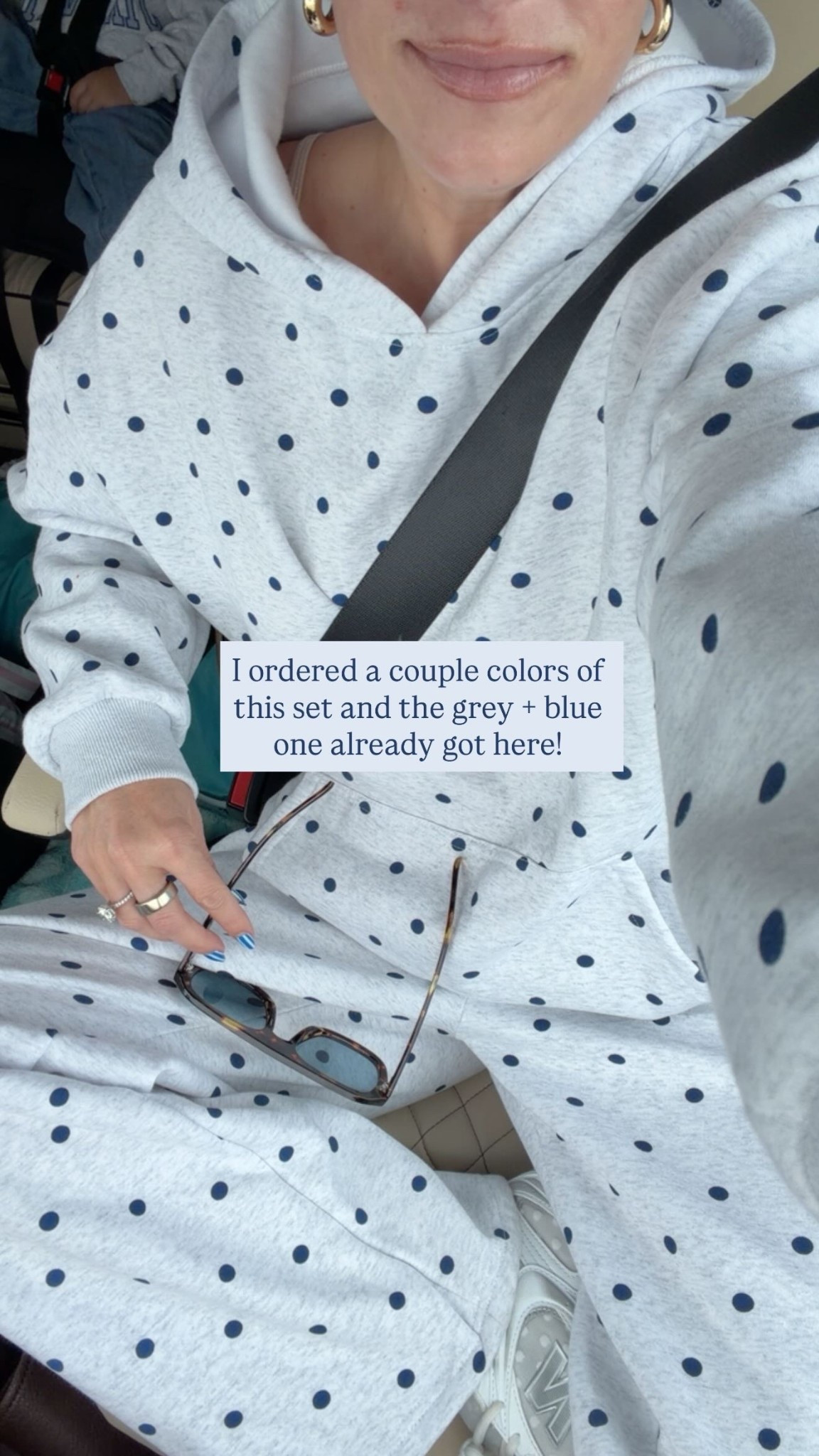 I ordered a couple colors of this set and the grey + blue one already got here!