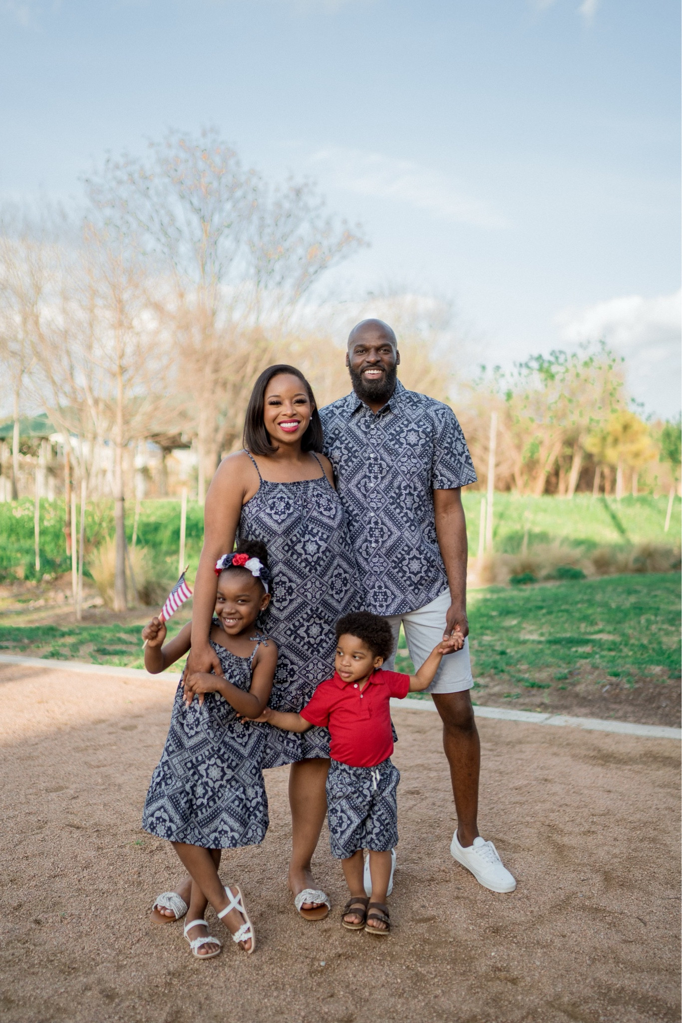 Matching family outfits!

Family outfits, matching outfits, mommy and me, outfits for the family 

#LTKkids #LTKfamily #LTKSeasonal