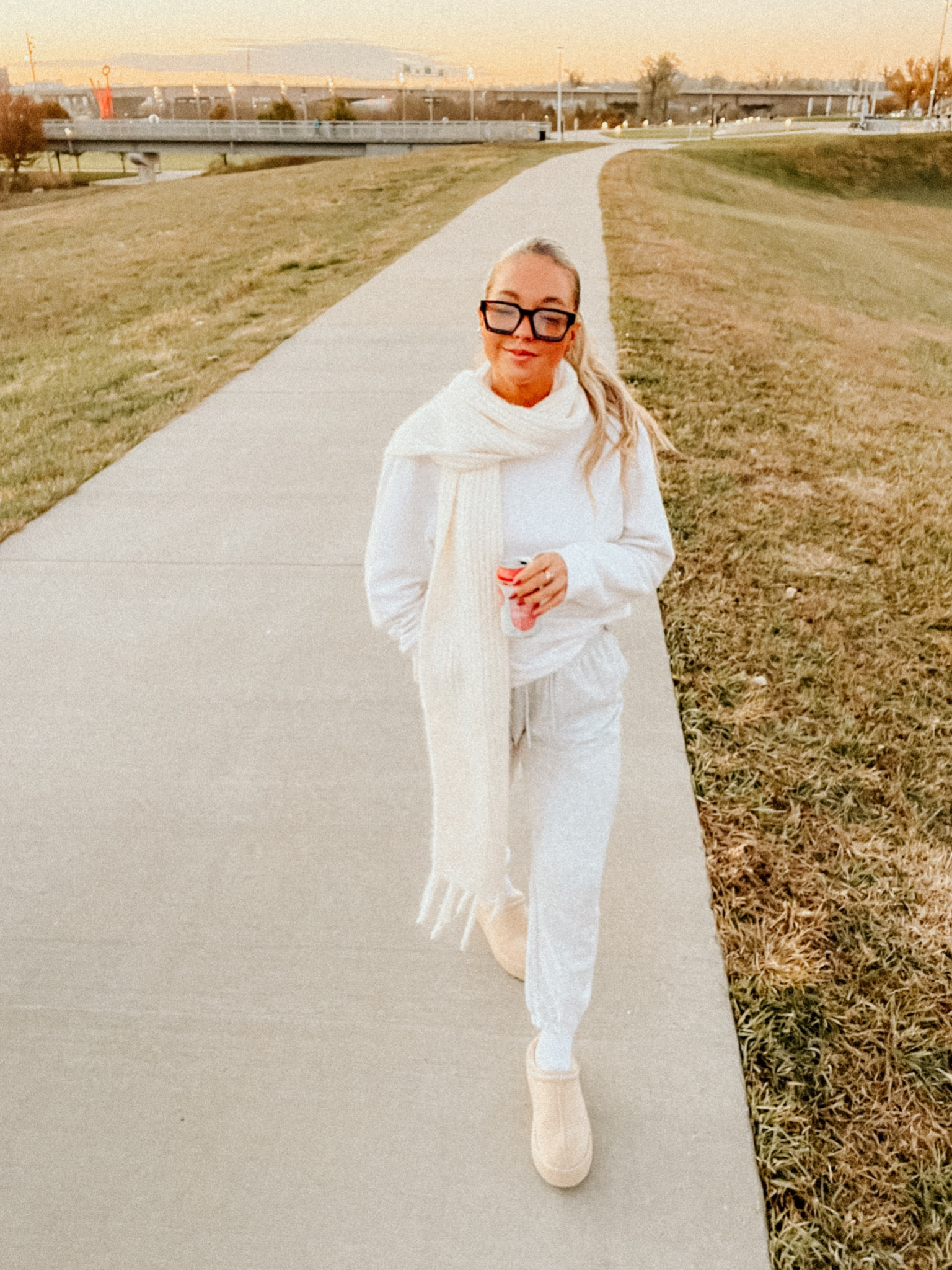 The Sunday look 💤
My favorite sweats from h&m, fit true to size & come in a variety of colors, 20% off right now 🙌🏽