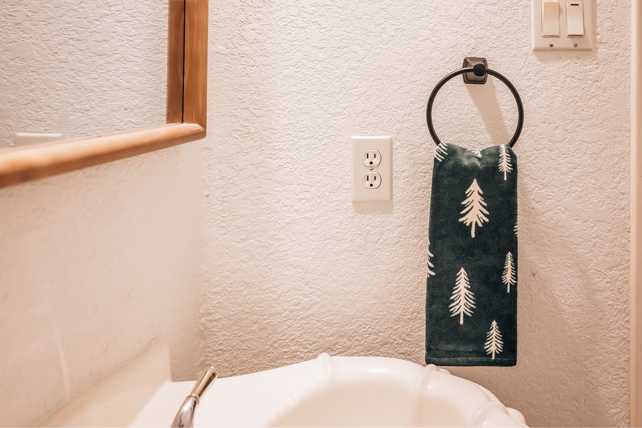 Small updates make a big difference! I added this sleek towel ring to our bathroom for a functional and stylish touch. Paired with a festive hand towel, it’s the perfect combo for the season! Tap the link in bio to shop my bathroom updates. #BathroomRefresh #HomeDetails 

#LTKHome #LTKSaleAlert #LTKFindsUnder50 #LTKHome
