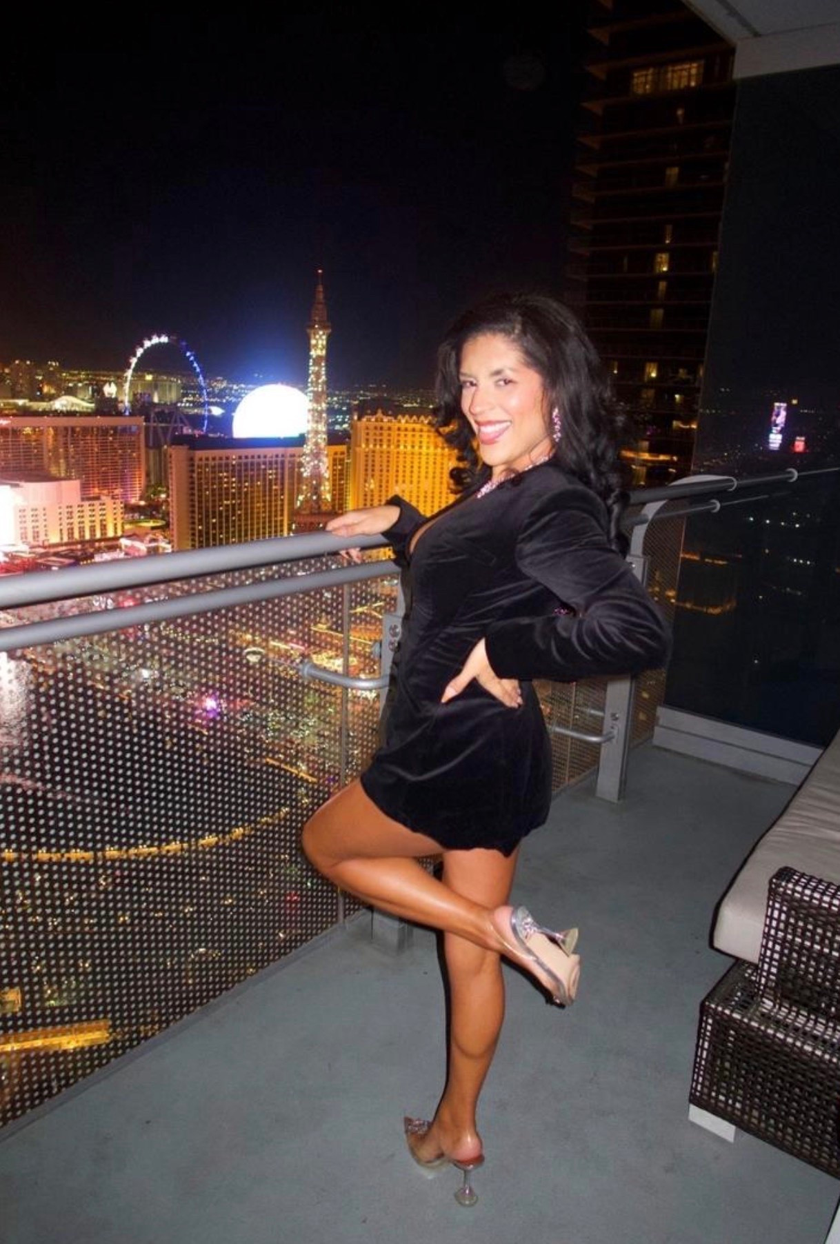 Vegas nights in a little black dress ✨ Velvet, sparkle, and a city view made for a night out.

#VegasStyle #LittleBlackDress #NightOutStyle

#LTKdayinmylife #LTKootd #LTKstorytime