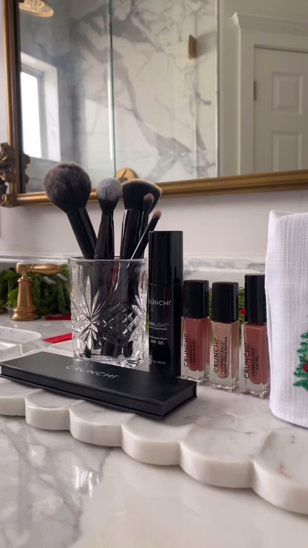 Crunchi makeup


#LTKGiftGuide #LTKHoliday #LTKBeauty