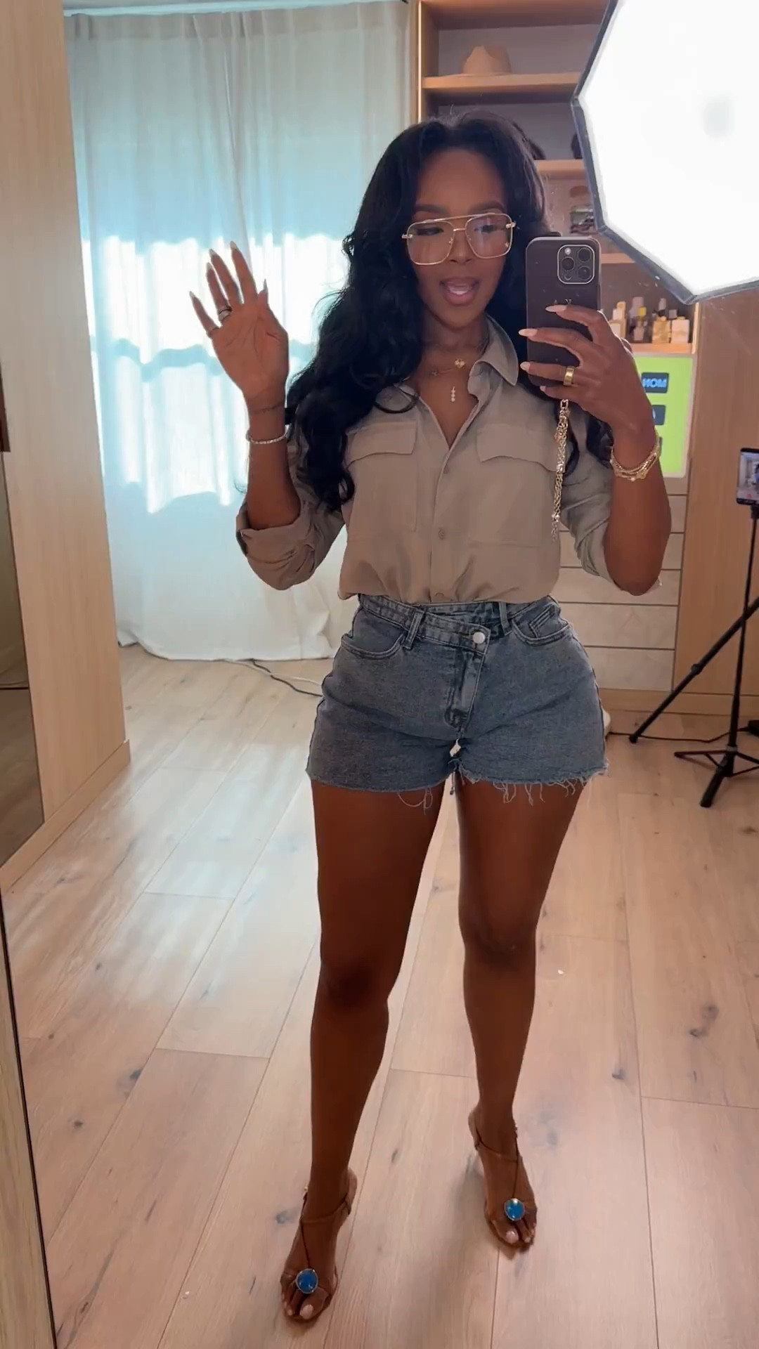 Scroll to shop this casual elevated everyday look 🤎

An easy neutral button-down paired with classic denim shorts is one of those go-to combos you’ll wear on repeat—simple, flattering, and perfect for mixing and matching so your cost per wear keeps going down.

Perfect for errands, lunch dates, casual days out, or travel looks.

📏 Measurements: 5’4”, 140 lbs, 34D bust, 27” waist, 40” hips

Follow me on Instagram and YouTube @kirasfashionfinds

 

#LTKPetite #LTKootd #LTKgrwm