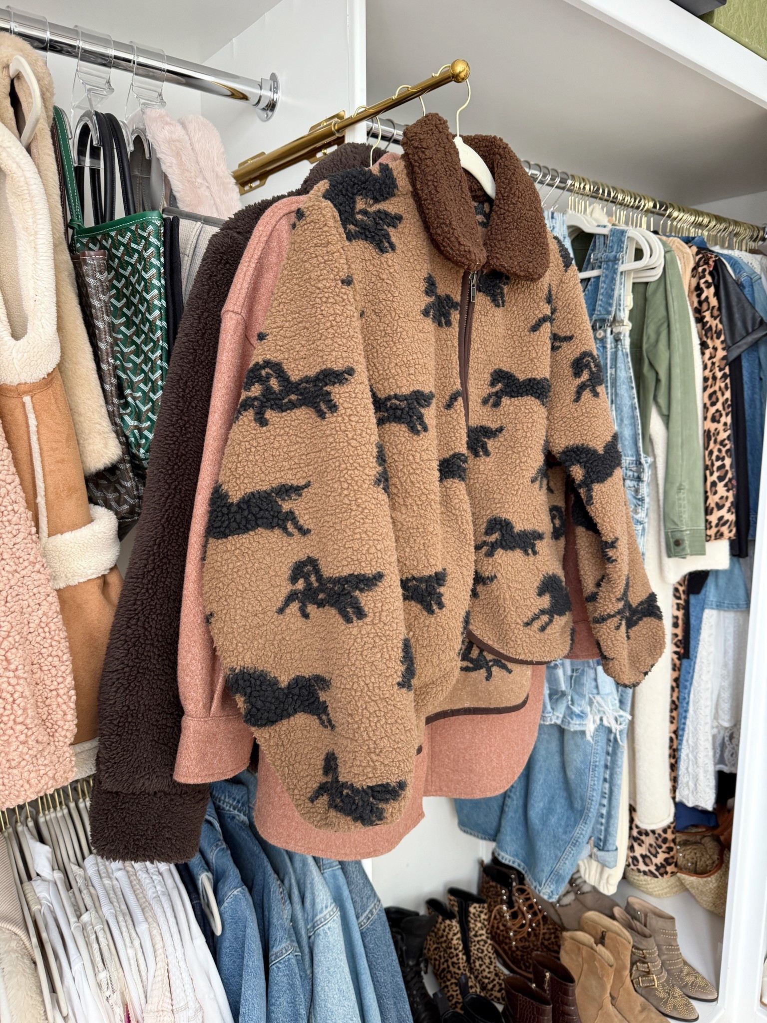 New closet addition - hanging rod that pulls in and out 👏🏻

Organization
Organizers
Amazon
Home 

#LTKHome