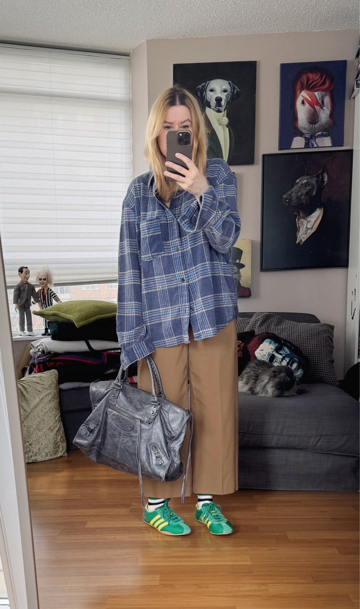 I’m embracing my inner skater girl. 
Fun fact: I still know how to put together a skateboard really fast, and my grip tape application skills are top notch 🛹 

Bag is preloved.

#LTKcanada #LTKstyletip
