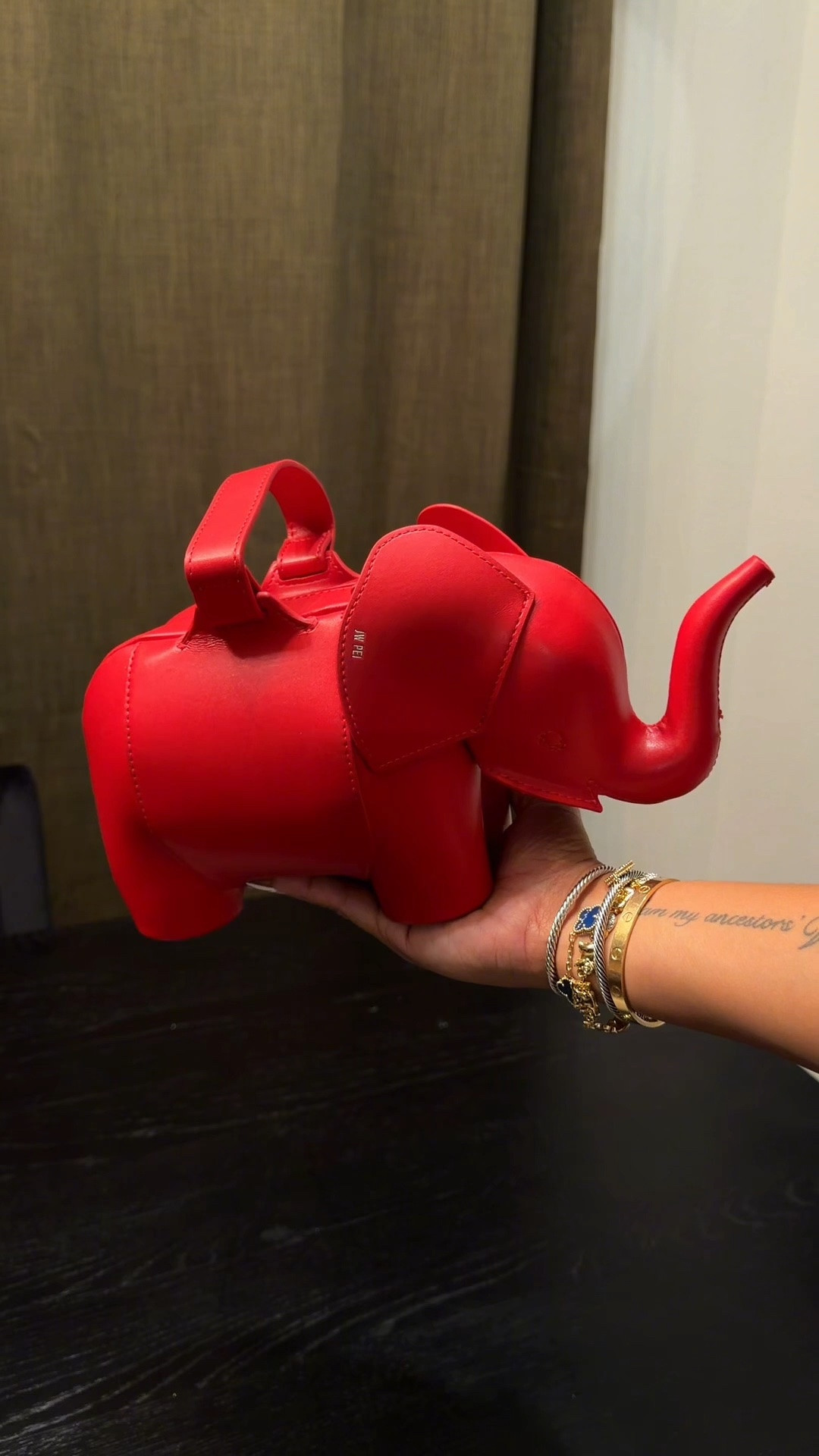 Love a good statement bag!🐘

#LTKootd #LTKgrwm #LTKSaleAlert