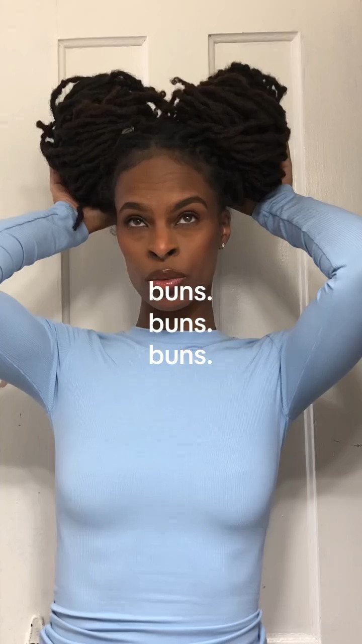 Praying all my buns and funds get bigger this year🙏🏾

#longlocs #diylocs #everydaylocstyles #locbuns #locdin #spacebunstutorial #badu #babyblue #locjourney #milleniallocs