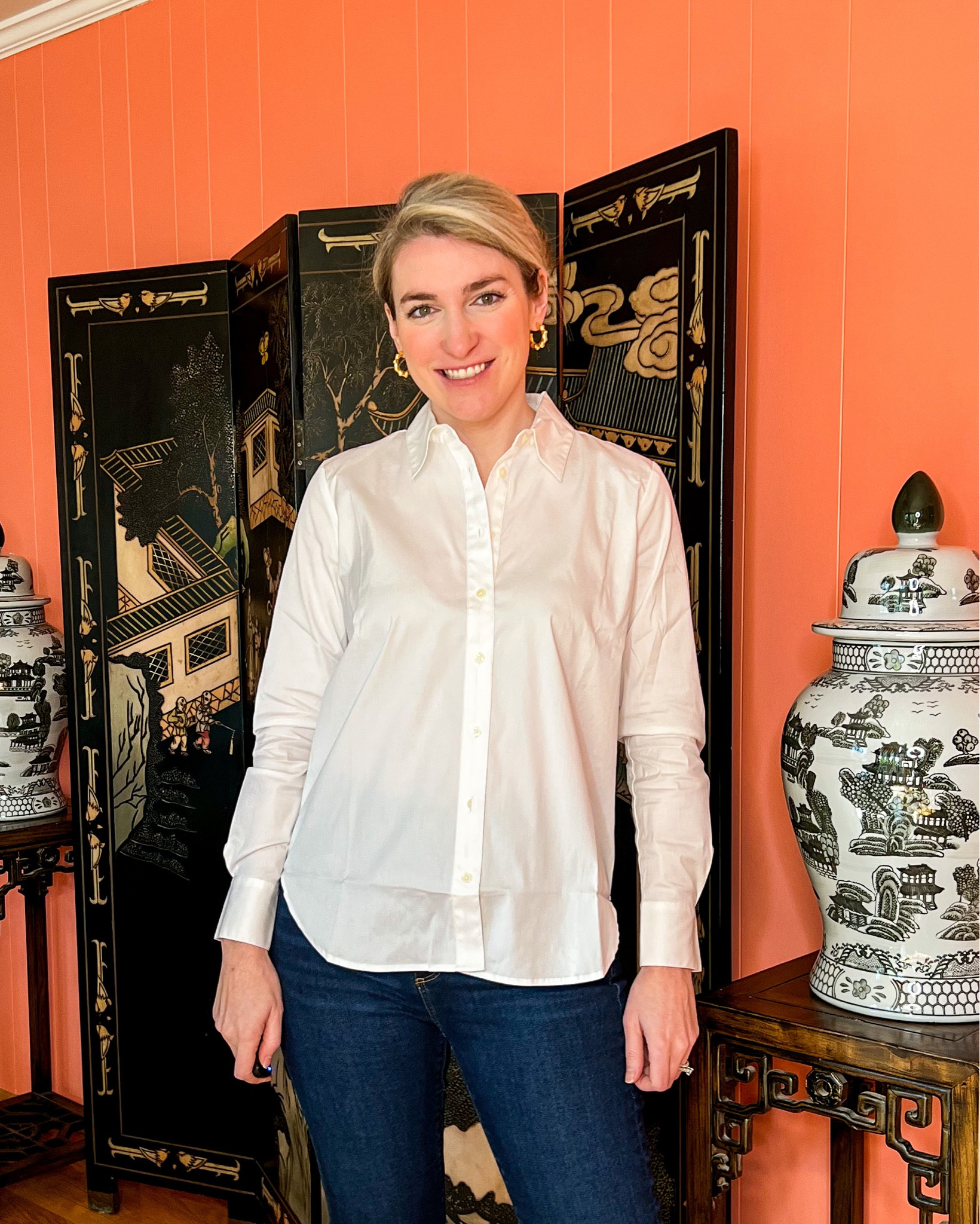 Classic in every way, its a traditional white button down. There’s a touch of stretch to the fabric to make it comfortable. The collar stands up well. This is the do it all white button down for you: tuck it in, leave it out, wear alone, wear under something. True to size.