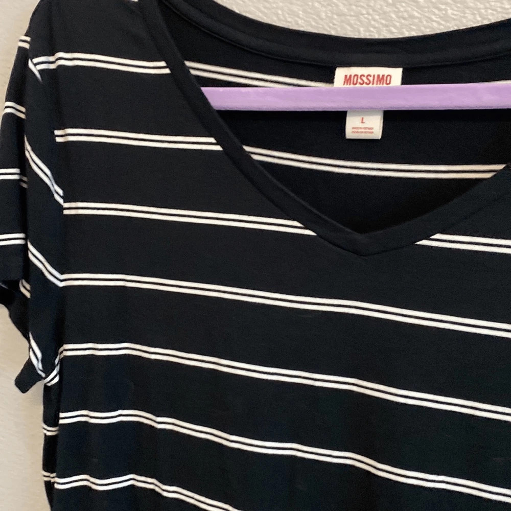 Black and white striped t-shirt- Size large | eBay AU