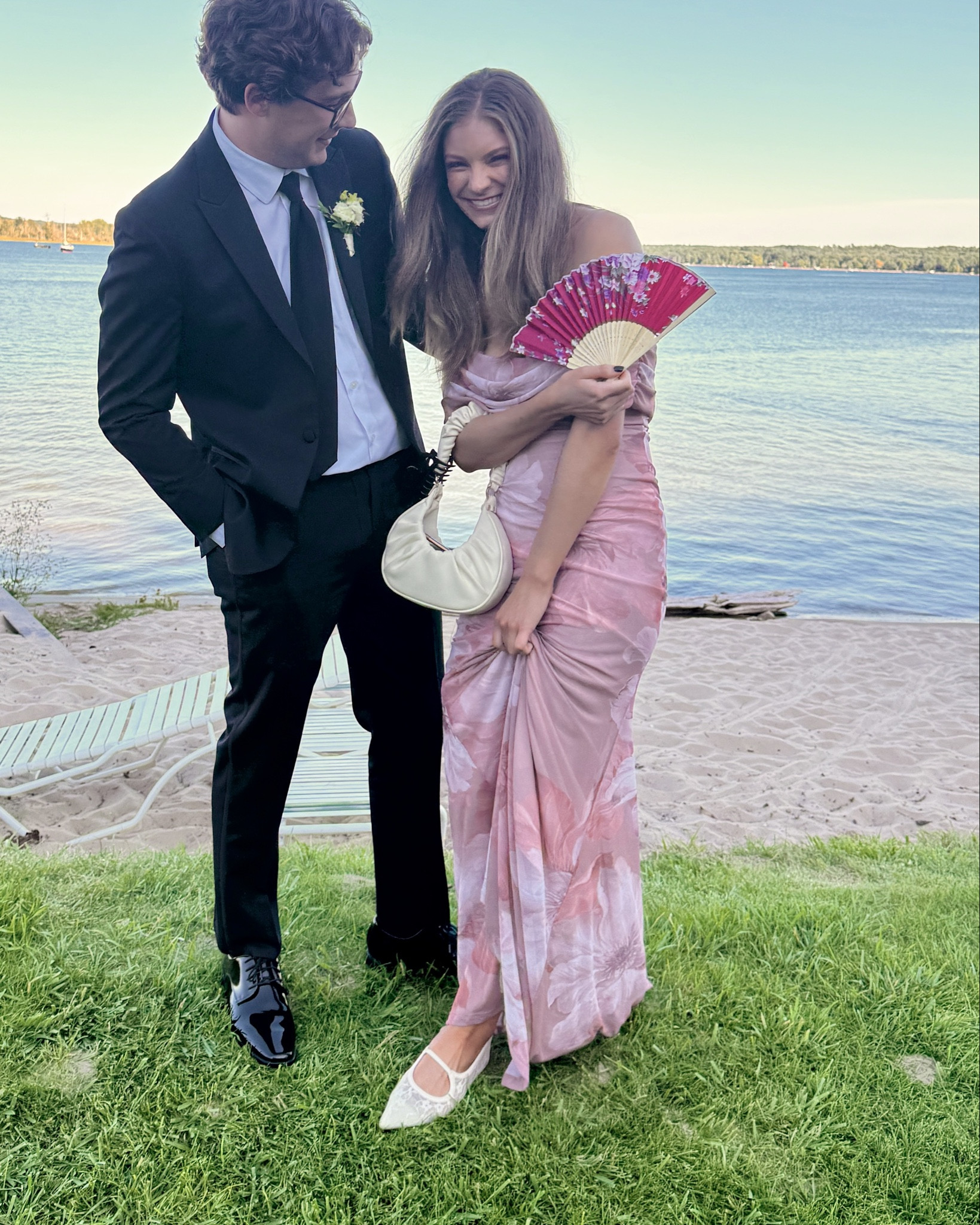 The Ballet Flat x Matisse
White ‘fall’ approved shoes from Matisse:






#balletflats #whiteshoes #matisse 

#LTKSaleAlert #LTKFallSale #LTKShoeCrush