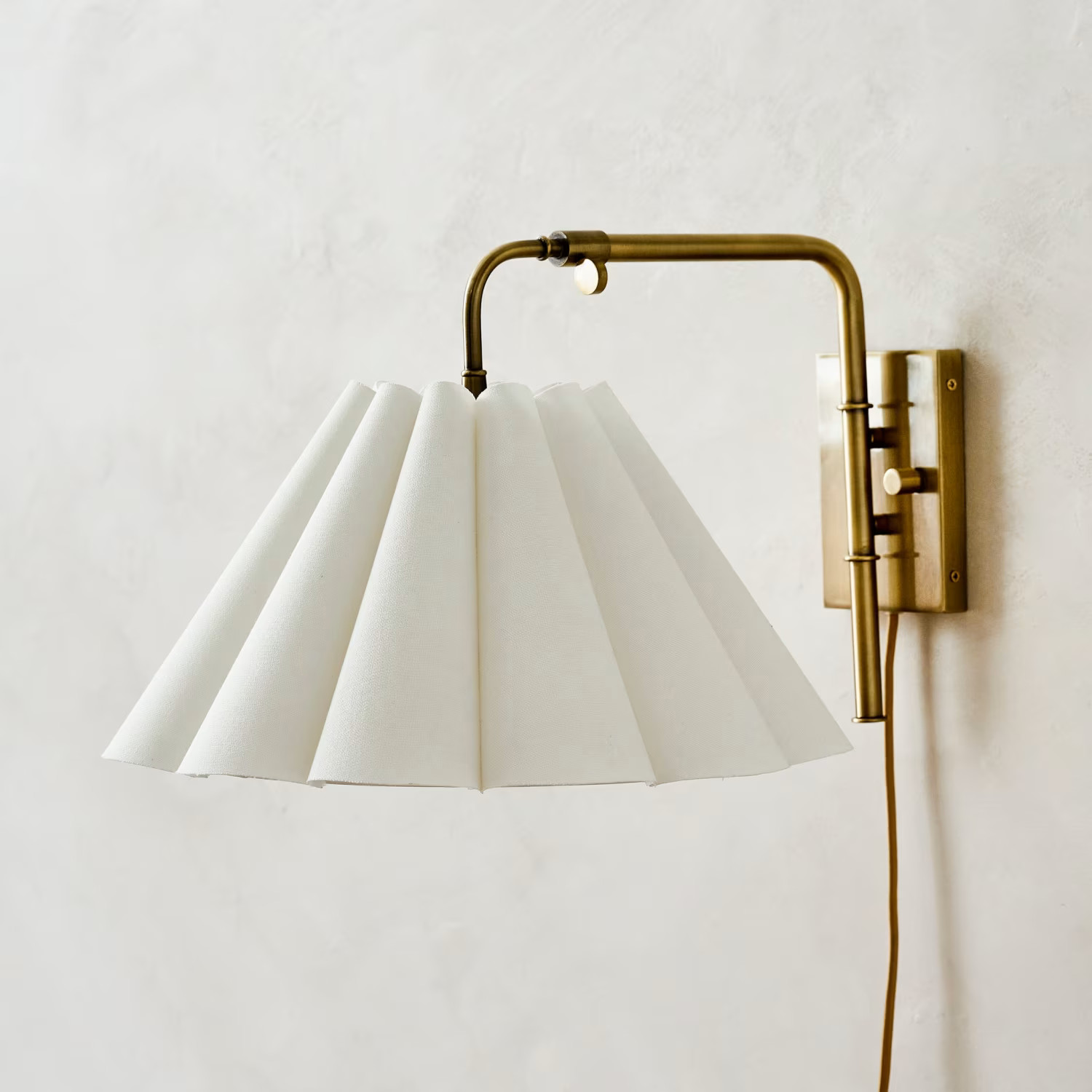 Odette Swivel Plug-in Sconce | Magnolia