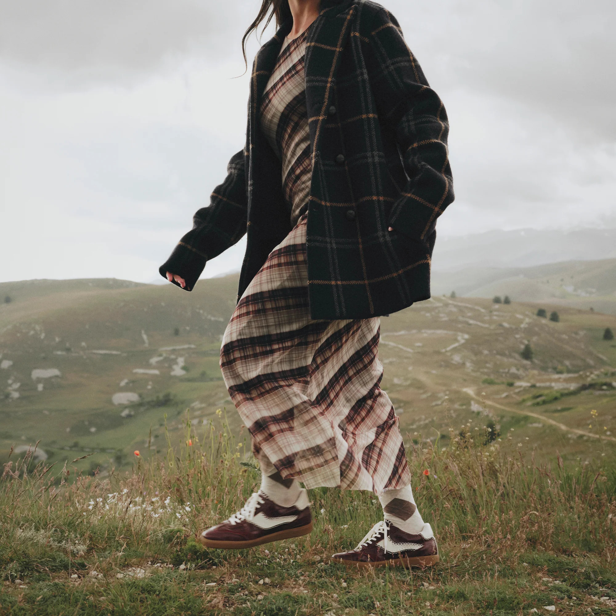 NOTICE STITCH SNEAKERS OXBLOOD CROCO EMBOSSED LEATHER | DolceVita.com