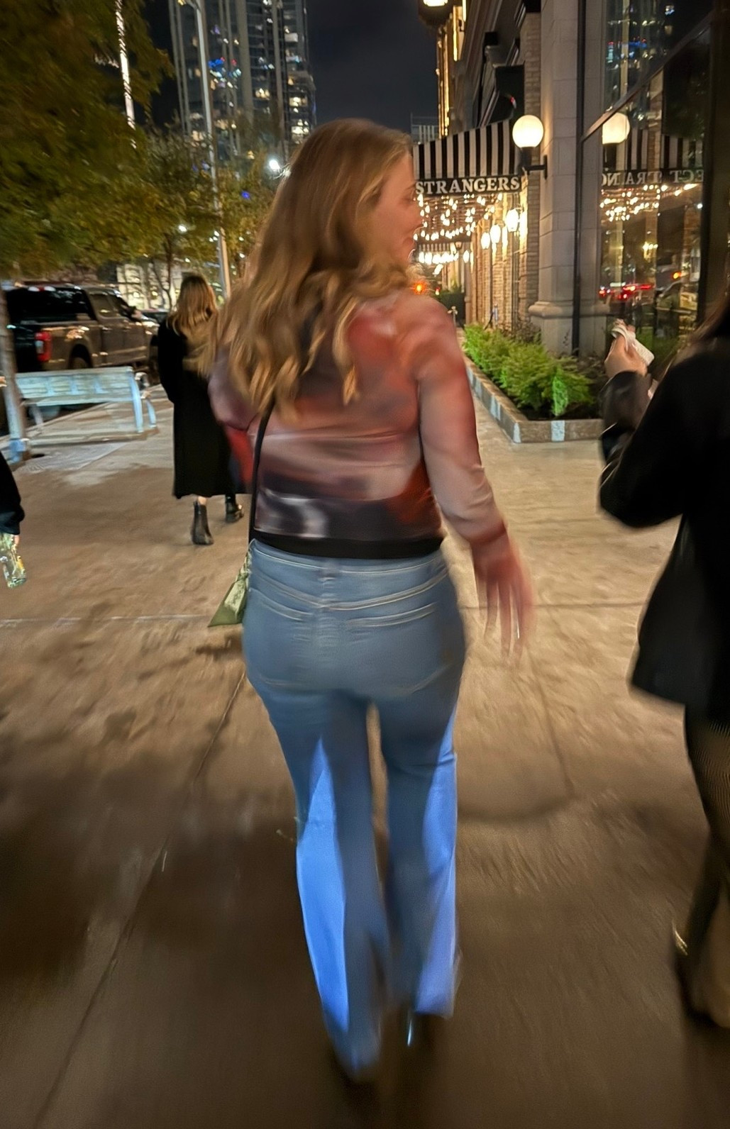 My bestie capturing the look in real time and obvs mid rich conversation ✨💅🩷

These jeans literally give my 🍑 🍑 🍑 a boost and keeps me sucked in! Posting my the ones in the pic and my other favs also doing the lords work 🫡

#LTKBeauty #LTKMidsize #LTKootd