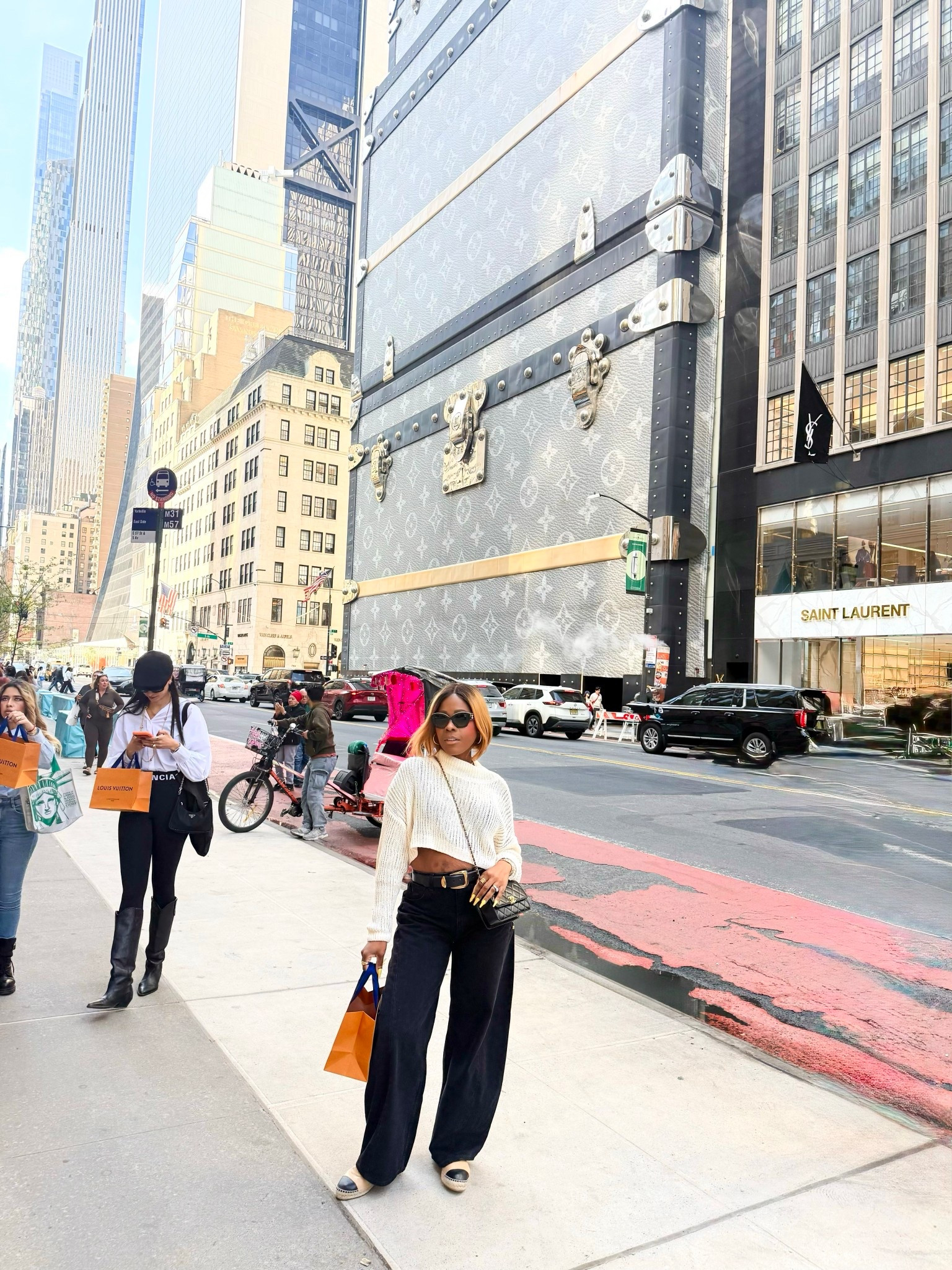 What I wore to NYC Today! My top ans jeans are from Zara. Sunglasses , shoes and bag are Chanel


#LTKMidsize #LTKSeasonal #LTKdayinmylife