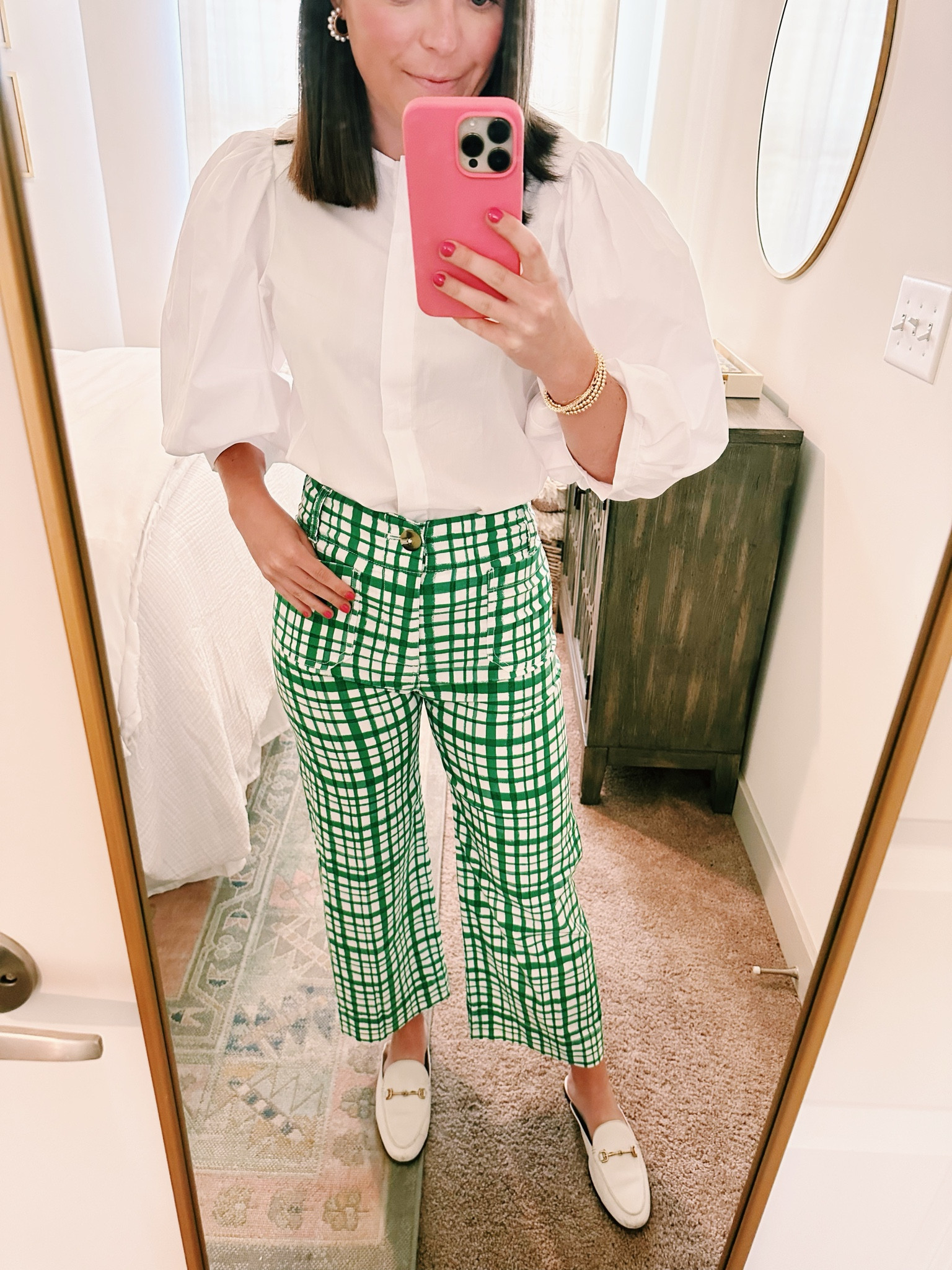 Neutral with a pop of color and some pattern please 🍸