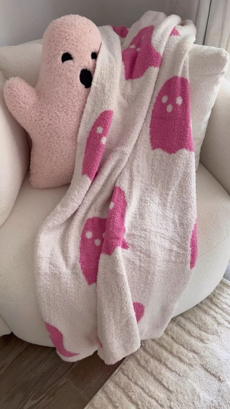 The cutest ghost blanket from amazon!!! Looks similar to the viral homegoods one that’s so hard to find 👻💕

Amazon Halloween finds, pink Halloween, ghost decor, cute Halloween finds, home decor, boucle chair, ghost pillow, fancythingsblog

#LTKSeasonal #LTKunder100 #LTKunder50