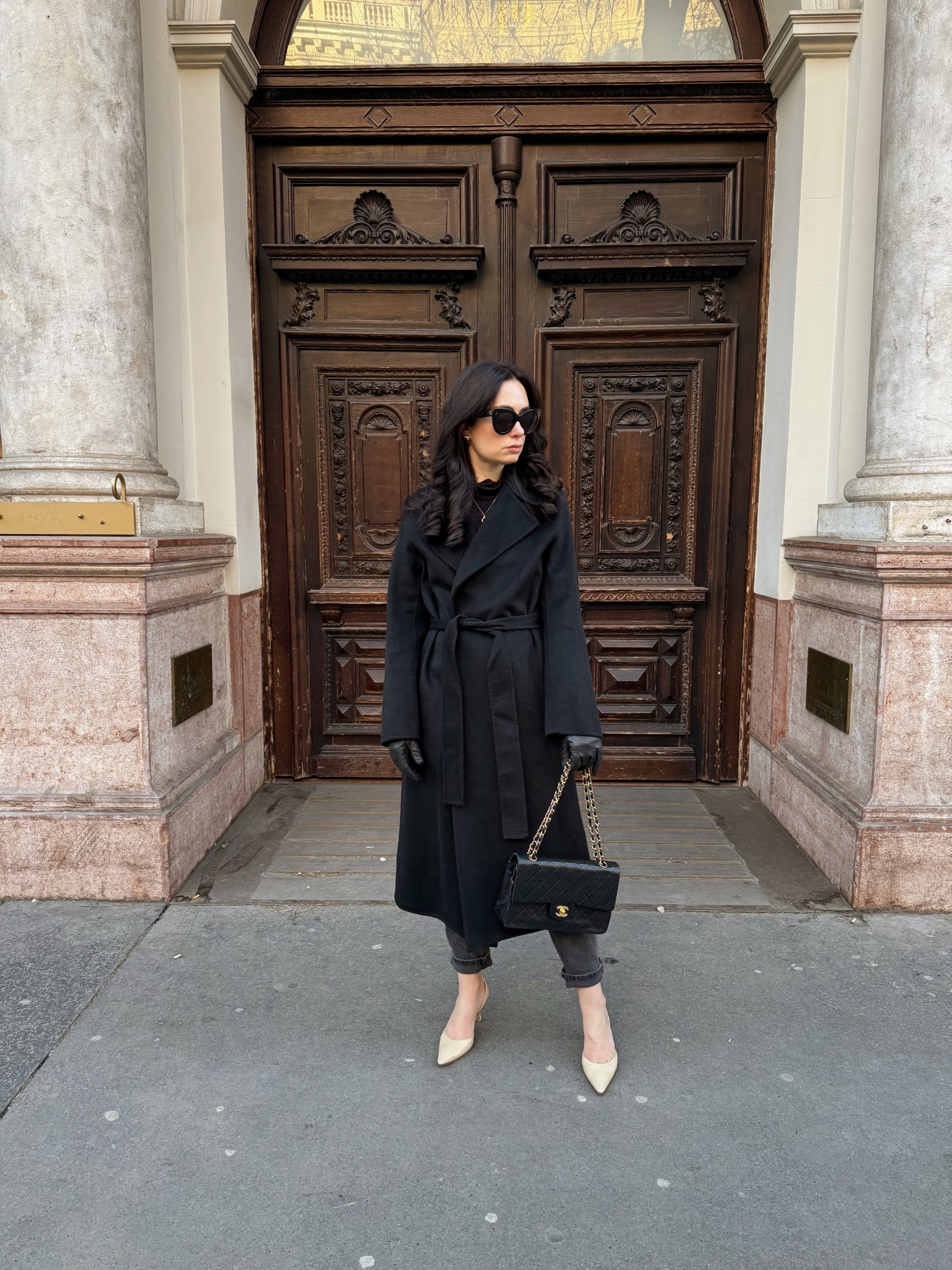 Coat: Mango
Top: H&M
Jeans: Sezane
Heels: Manolo Blahnik
Bag: Chanel
Sunglasses: Celine

#LTKtravel #LTKstyletip