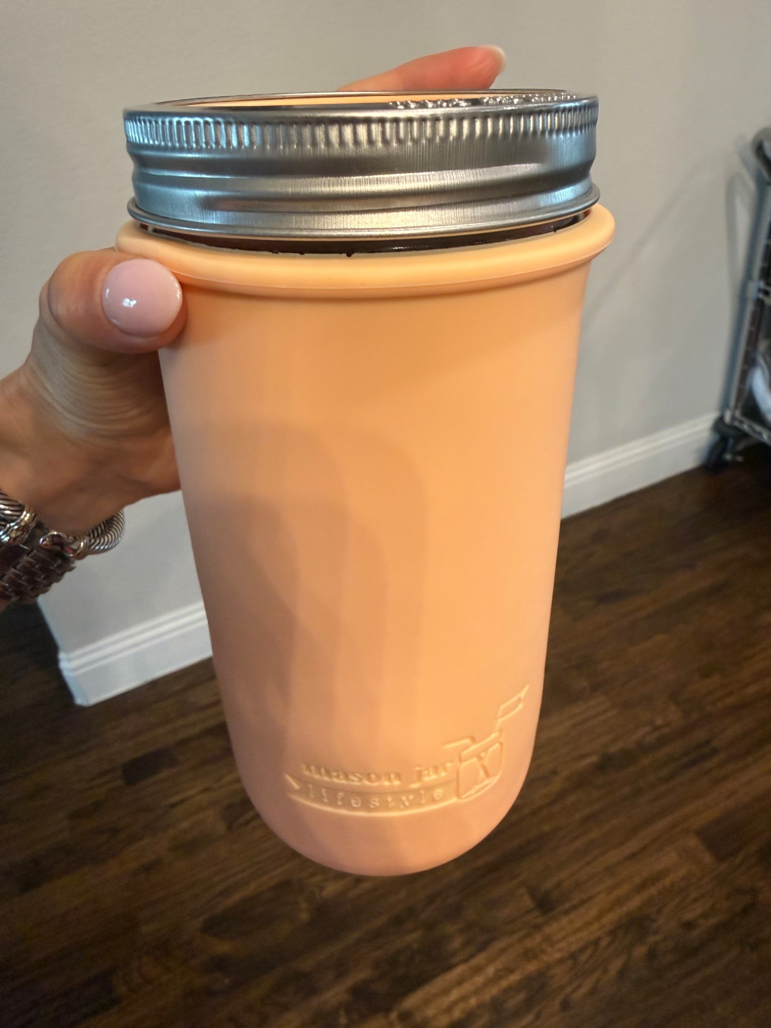I use this mason jar for my coffee and tea on the go. All glass! And non toxic 