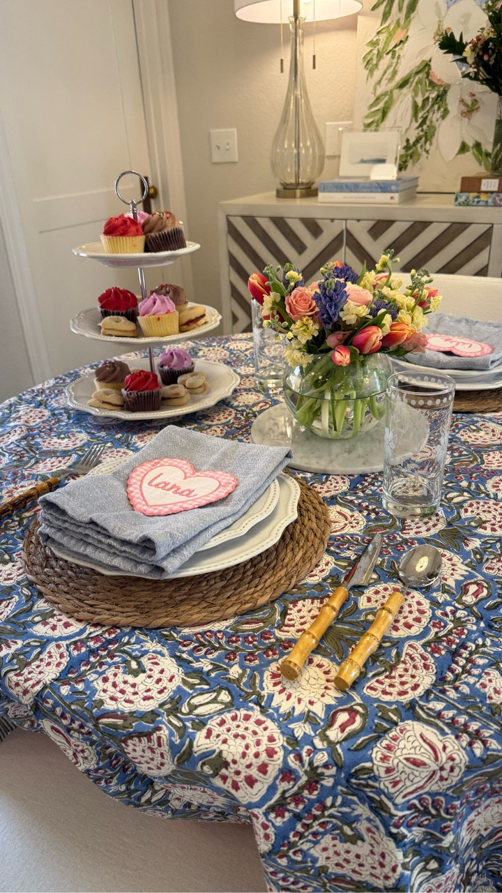 Only one more day and the little girls in my house are excited for Valentine’s Day 💘

#homedecor #interiordesigner #classichome #girlmom #valentinesday