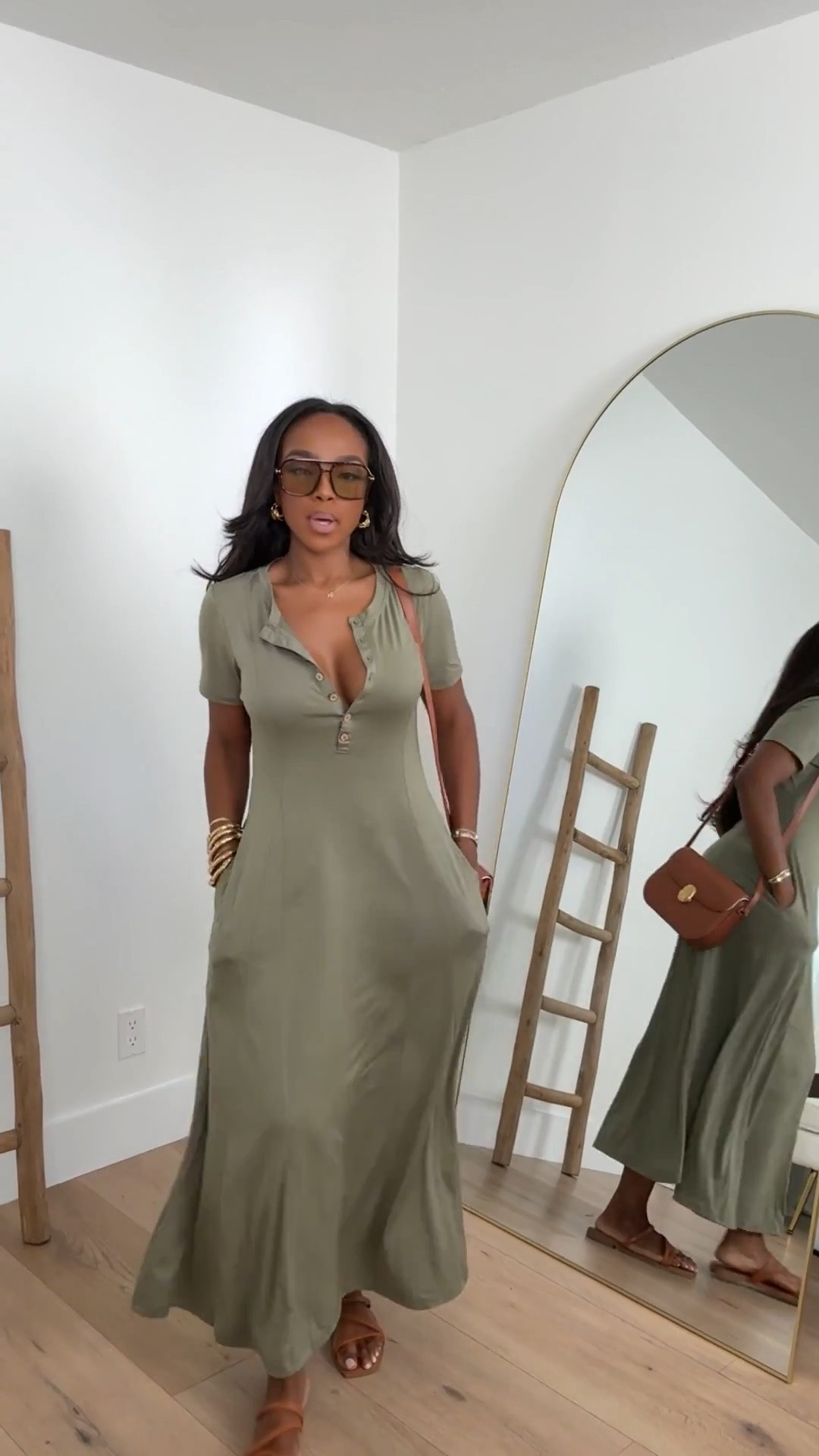 Amazon School Drop-Off Cool Mom vibes 💚 Easy, breezy, and effortlessly chic—this flowy maxi dress is the perfect blend of comfort and style for busy mornings.

Size small  I’m 5’4 | 140lbs | 36D -27 -40
• IG & YT: kirasfashionfinds  TT: kiraabboud

#AmazonFinds #MomStyle #EverydayChic

#LTKFindsUnder50 #LTKPetite #LTKStyleTip