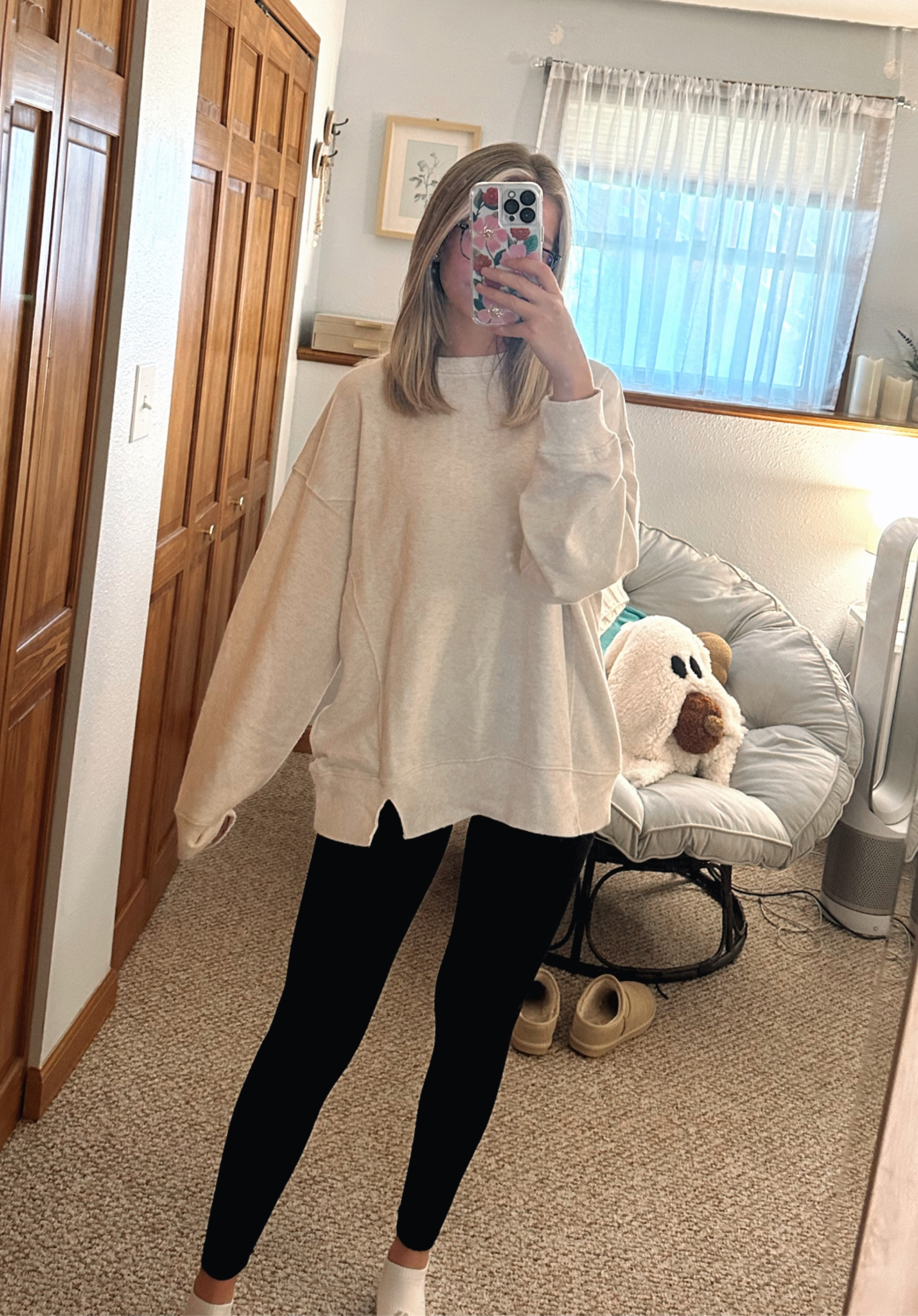 Comfy oversized sweatshirt 
Aerie 

#LTKSeasonal #LTKFind #LTKBacktoSchool