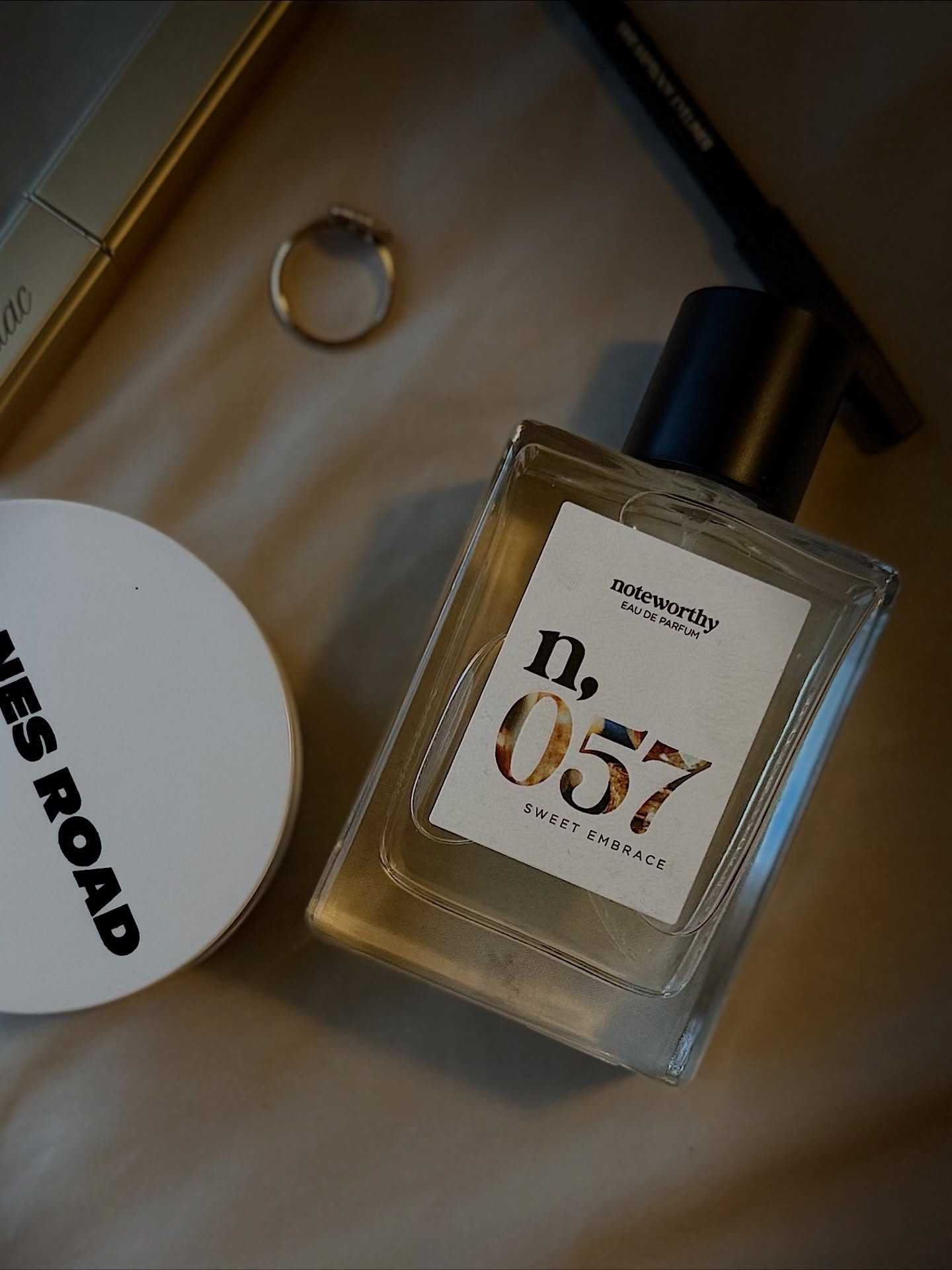 Soft sweetness that feels effortless.
Warm vanilla and fruit that glow like late-afternoon light.
A gentle embrace that lingers - feminine, inviting, unforgettable.
@noteworthyscents n,057 Sweet Embrace

#ScentOfTheDay #PerfumeCollection #FragranceFlatlay #BeautyAesthetic #VanillaPerfume