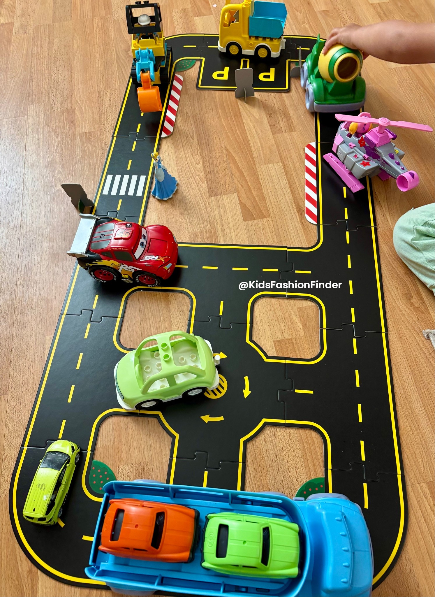 🚗🧩 Car track set is awesome!
Kids love bringing out all their little cars to play on it 🚙✨

Pieces snap together easily but stay secure — and perfect to take on trips for hotel play ✈️🏨
Hours and hours of fun! 💛

#KidsToys #CarLovers #TrackSet #ToddlerFun #TravelWithKids #Playtime #MomApproved #LTKFamily

#LTKKids #LTKHome #LTKTravel