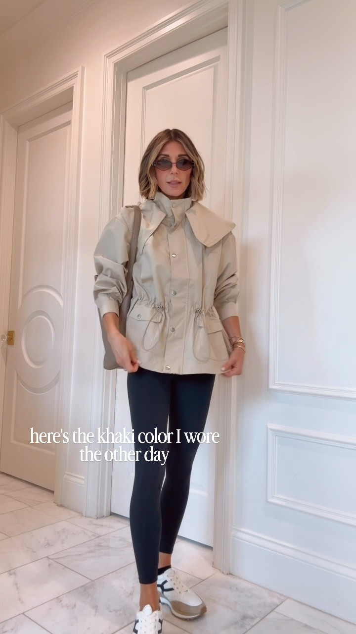 I'm wearing size small in this jacket.