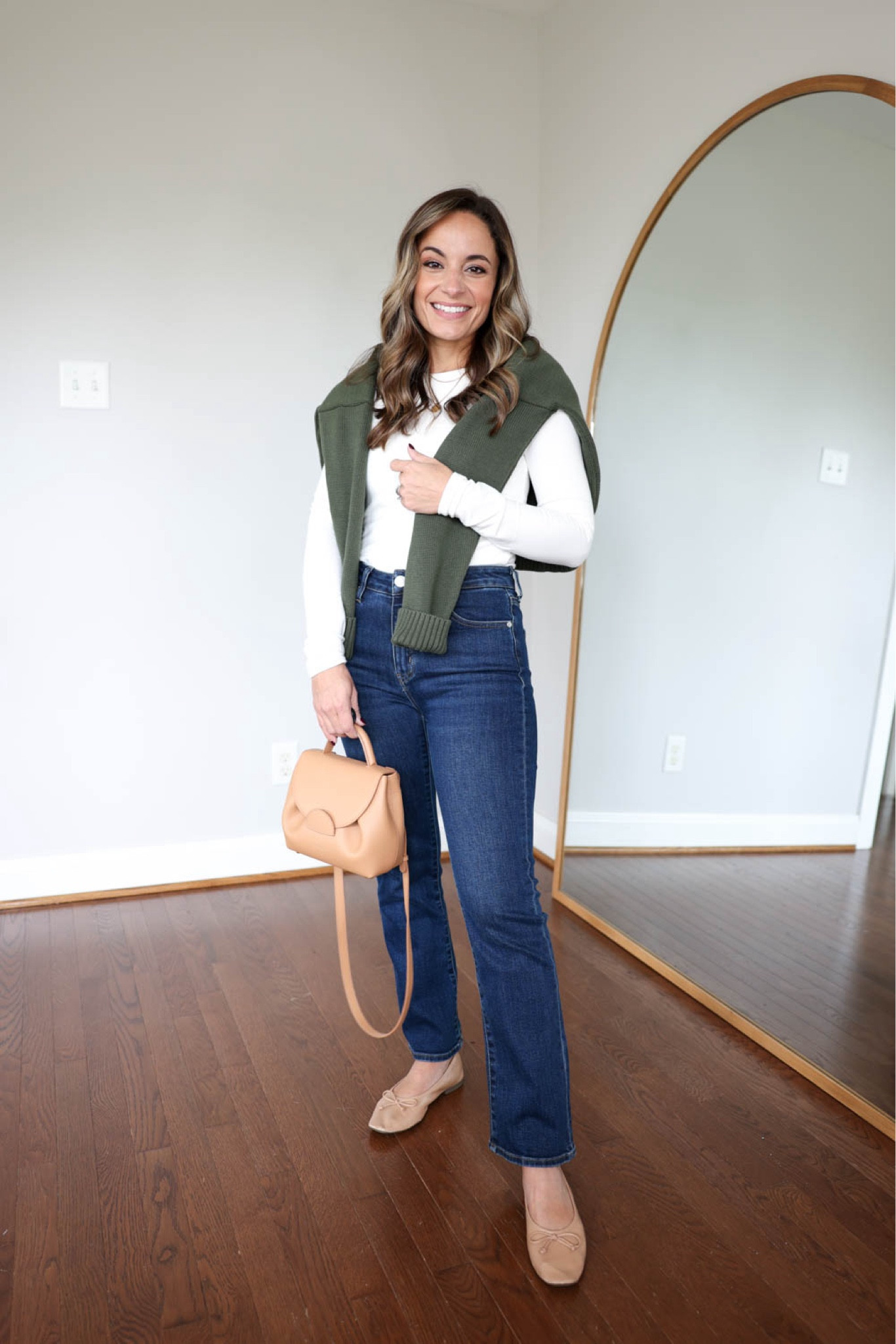 2024 fall casual capsule series: dark wash jeans! 

Green sweater (quince): xs 
White t-shirt (gap): xxs 
Dark wash jeans (quince): 24, 26” inseam 
Tan bag is from Polene, the un nano in textured tan (unable to link it)

My measurements for reference: 4’10” 105lbs bust, waist, hips 32”, 24”, 35” size 5 shoe. 25” inseam measurement to my ankle bone.


#LTKSeasonal #LTKFallSale