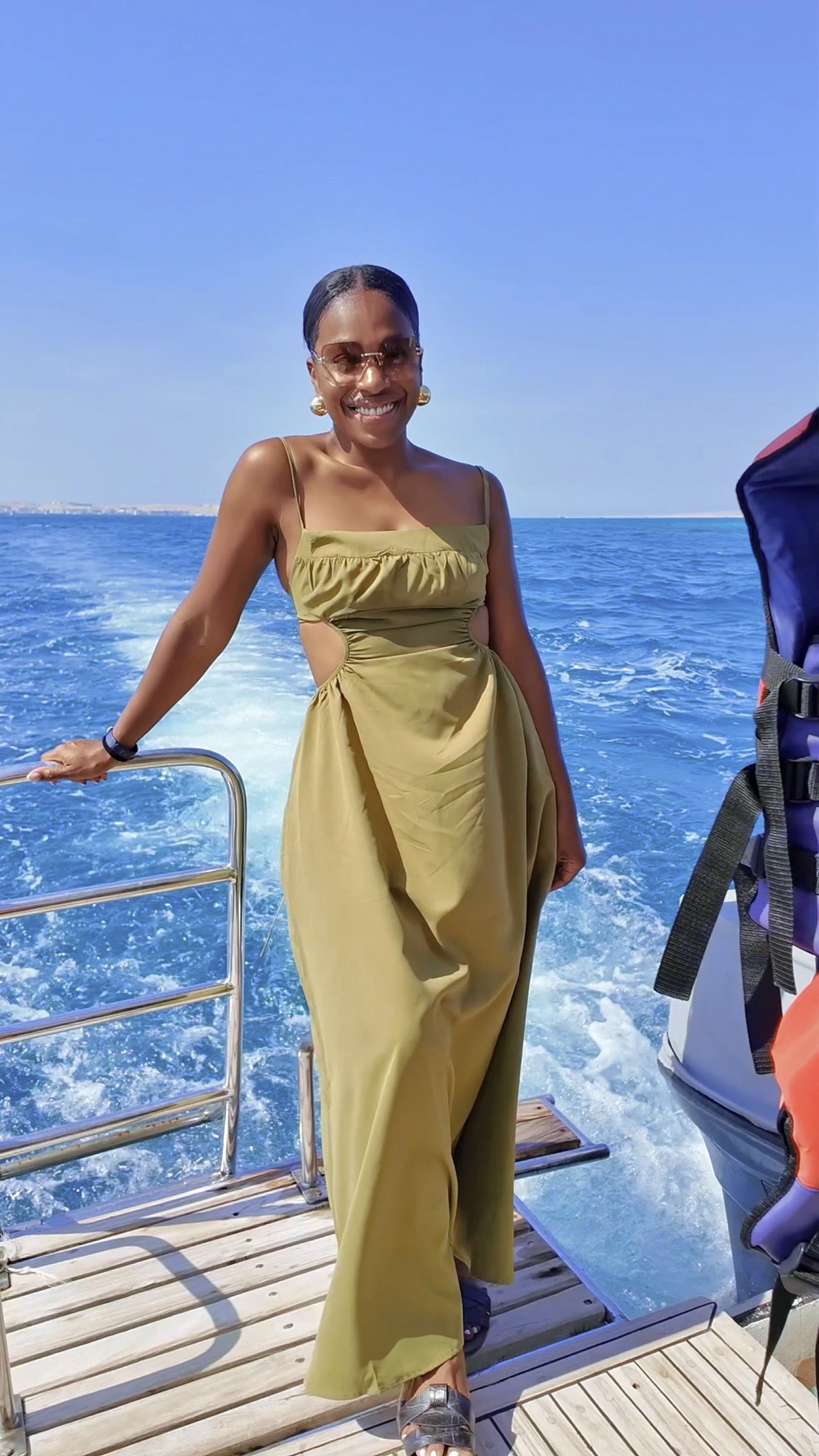 Perfect holiday dress. Available in other colours. Keep checking, green often comes back in stock✨

#LTKeurope #LTKstyletip #LTKSeasonal