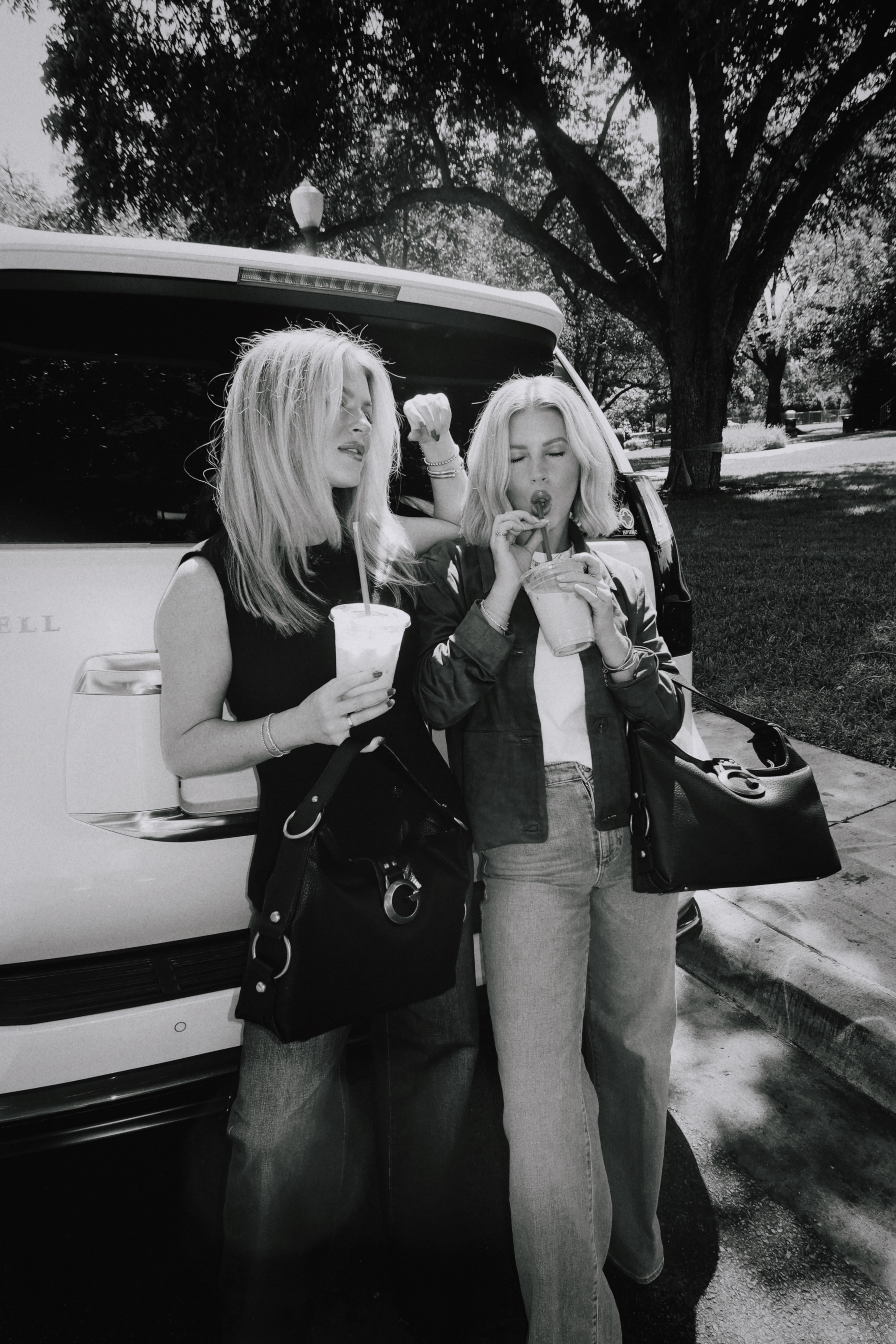 @GUESS #GUESSPartner #ad


Our new Guess bags are the IT bag of fall! They are so easy to dress up and down, so spacious, and they make the perfect everyday bag!  

 