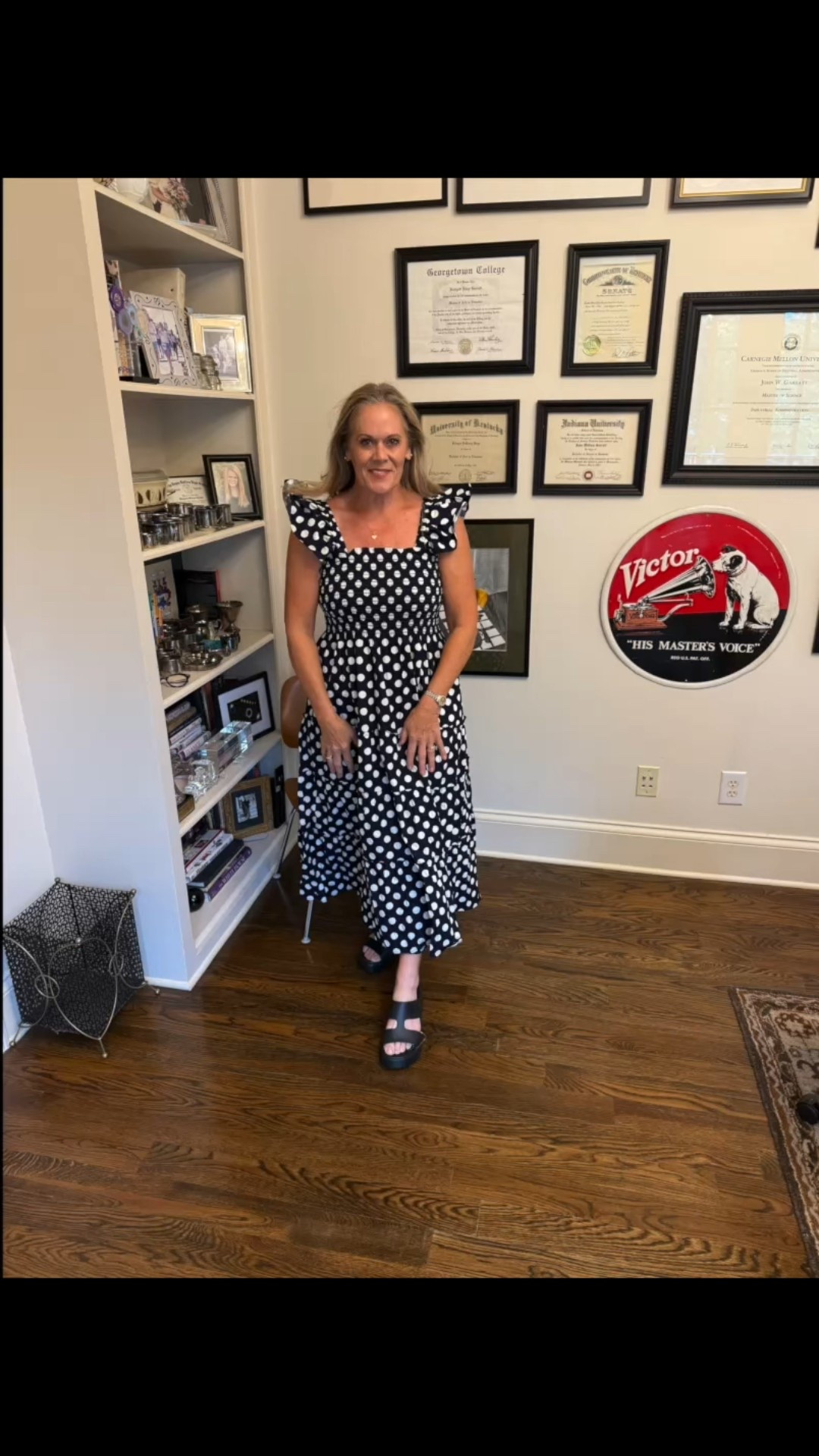 Fun Polka Dots paired with White Denim to take you from summer to fall!
Add these comfy sandals for sightseeing with style and your vacation is complete with not overheating and your feet feel fine!


#LTKShoeCrush #LTKFindsUnder50 #LTKStyleTip