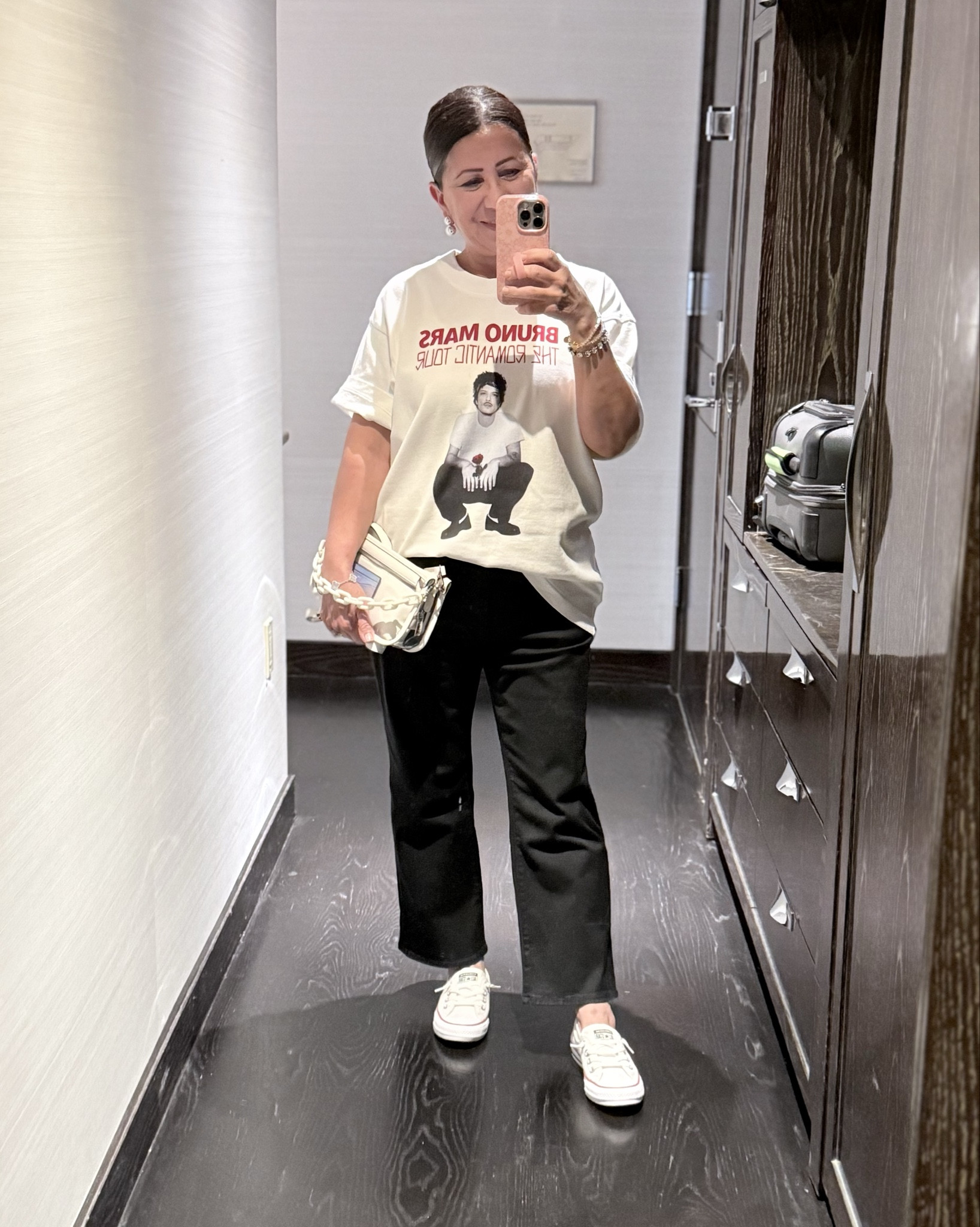 The Romantic Tour #ootn





>> Loopycases ~ use code: petiteteacherstyle



Bruno Mars | concert outfit | Bruno Mars tee | black jeans | petite jeans | Converse shoreline sneakers | no-show socks | clear stadium bag





#LTKootd #LTKPetite #LTKFestival