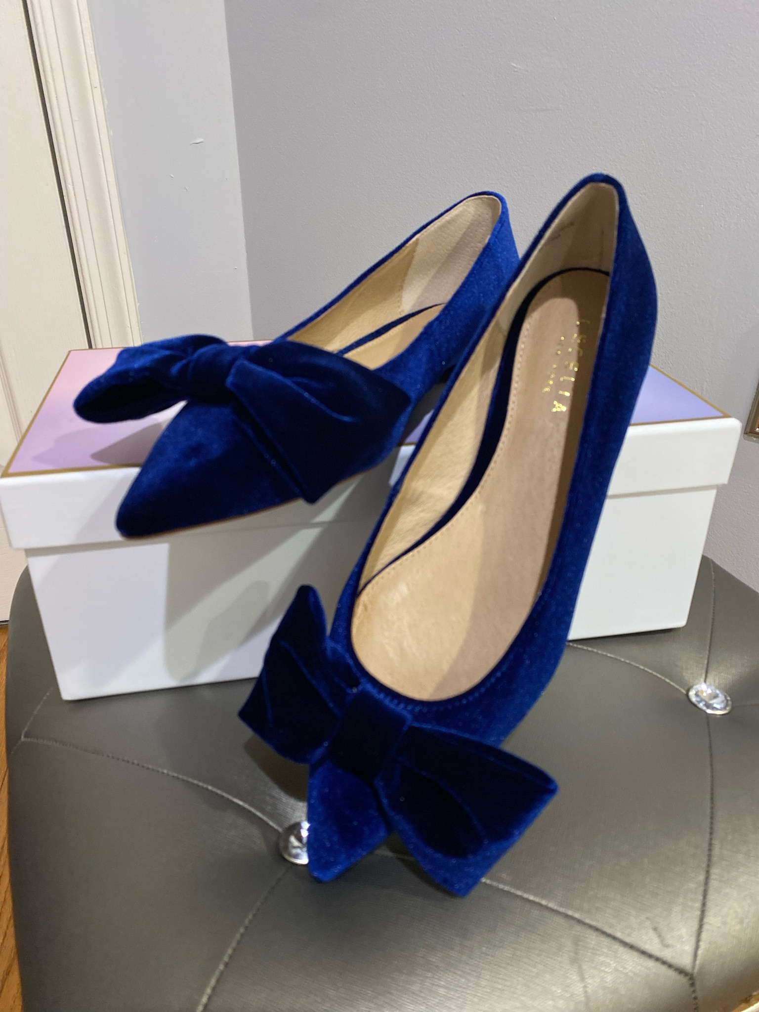 Cecelia New York -Brie now pointed ballet velvet bow flat blue

Use discount code:
Travelshop 

#LTKWorkwear #LTKShoeCrush #LTKStyleTip